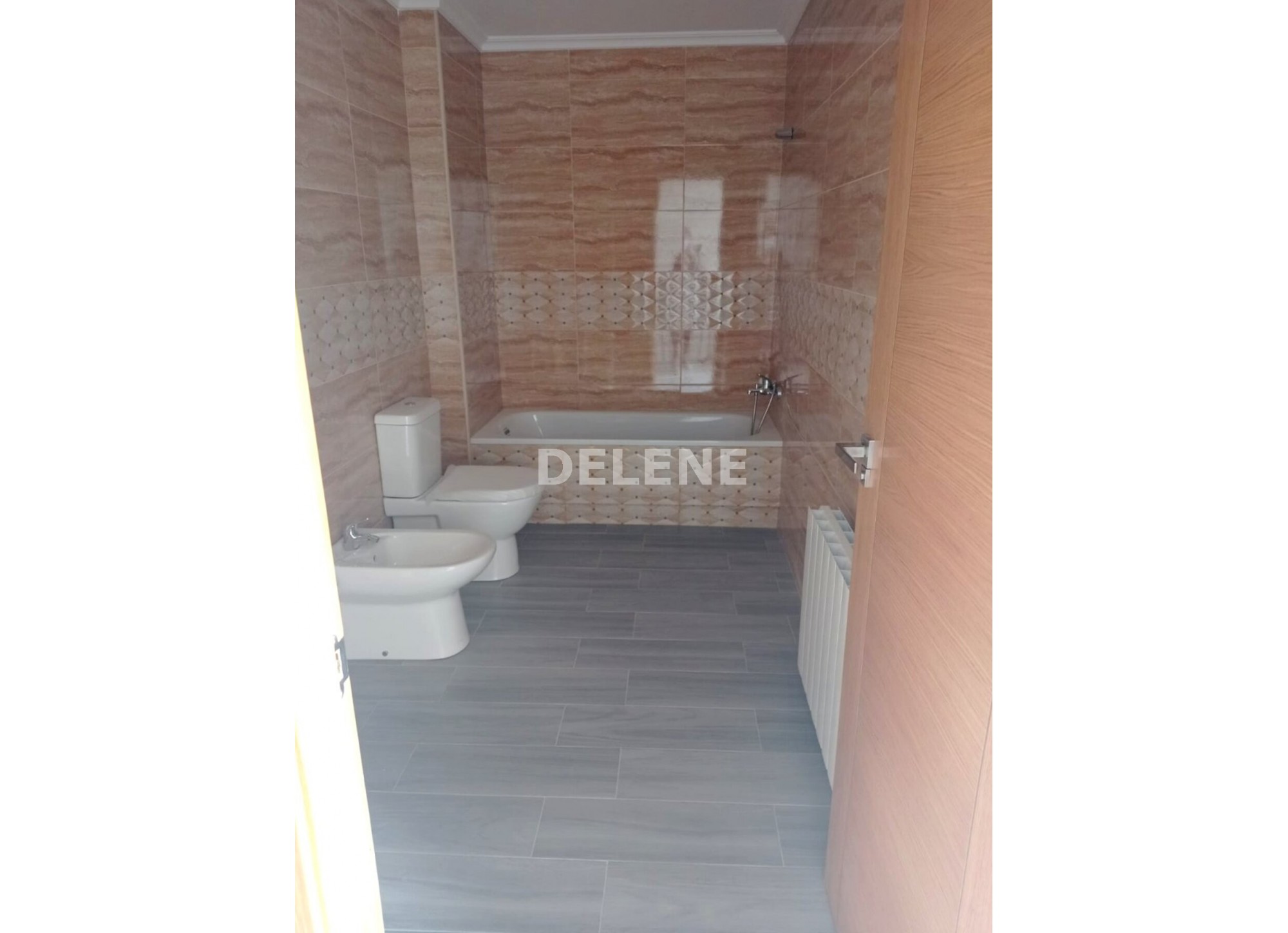 1749 CHALET ADOSADO CON TERRENO DE 140 m2, ZONA MINGOGIL