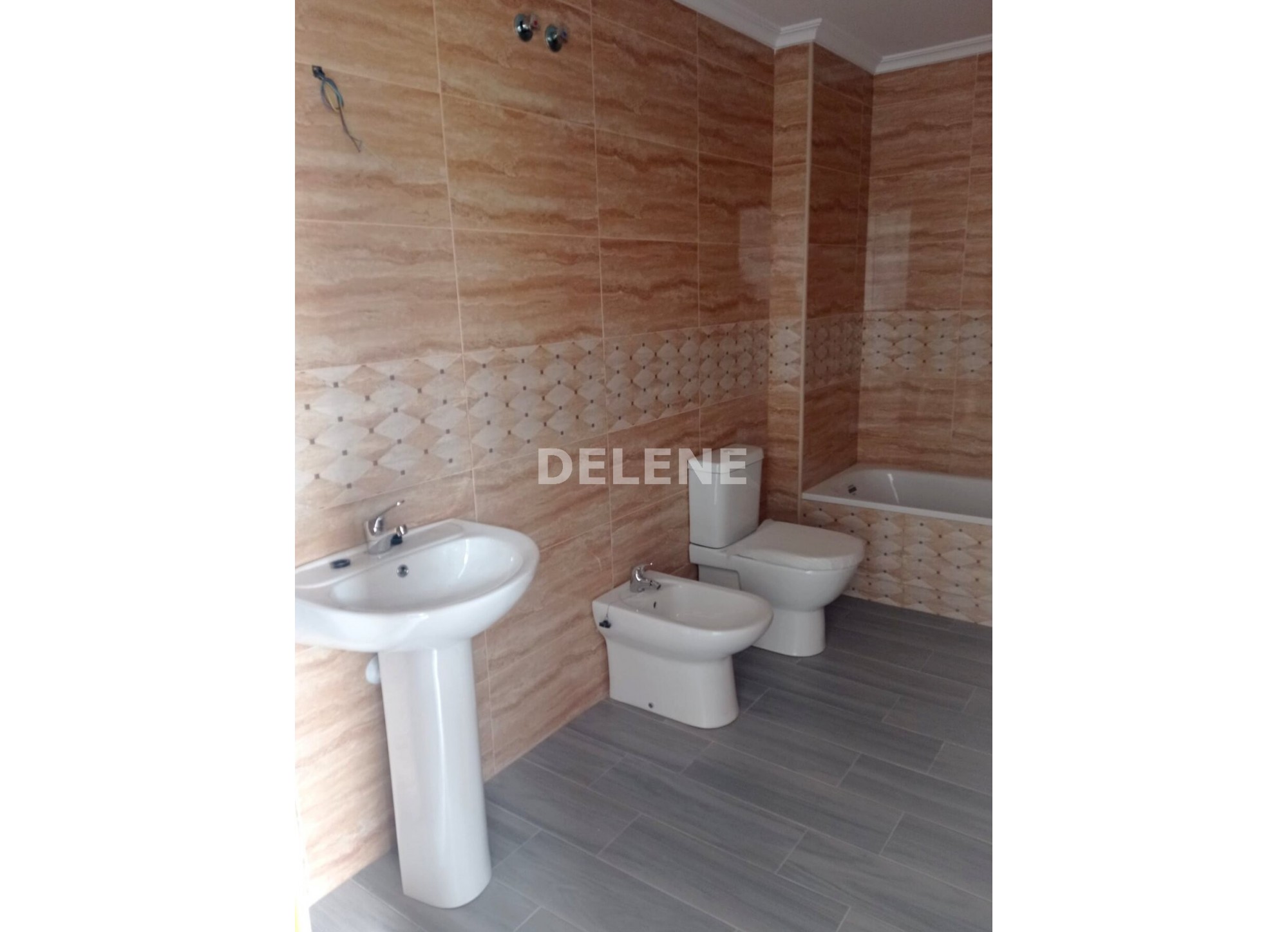 1749 CHALET ADOSADO CON TERRENO DE 140 m2, ZONA MINGOGIL