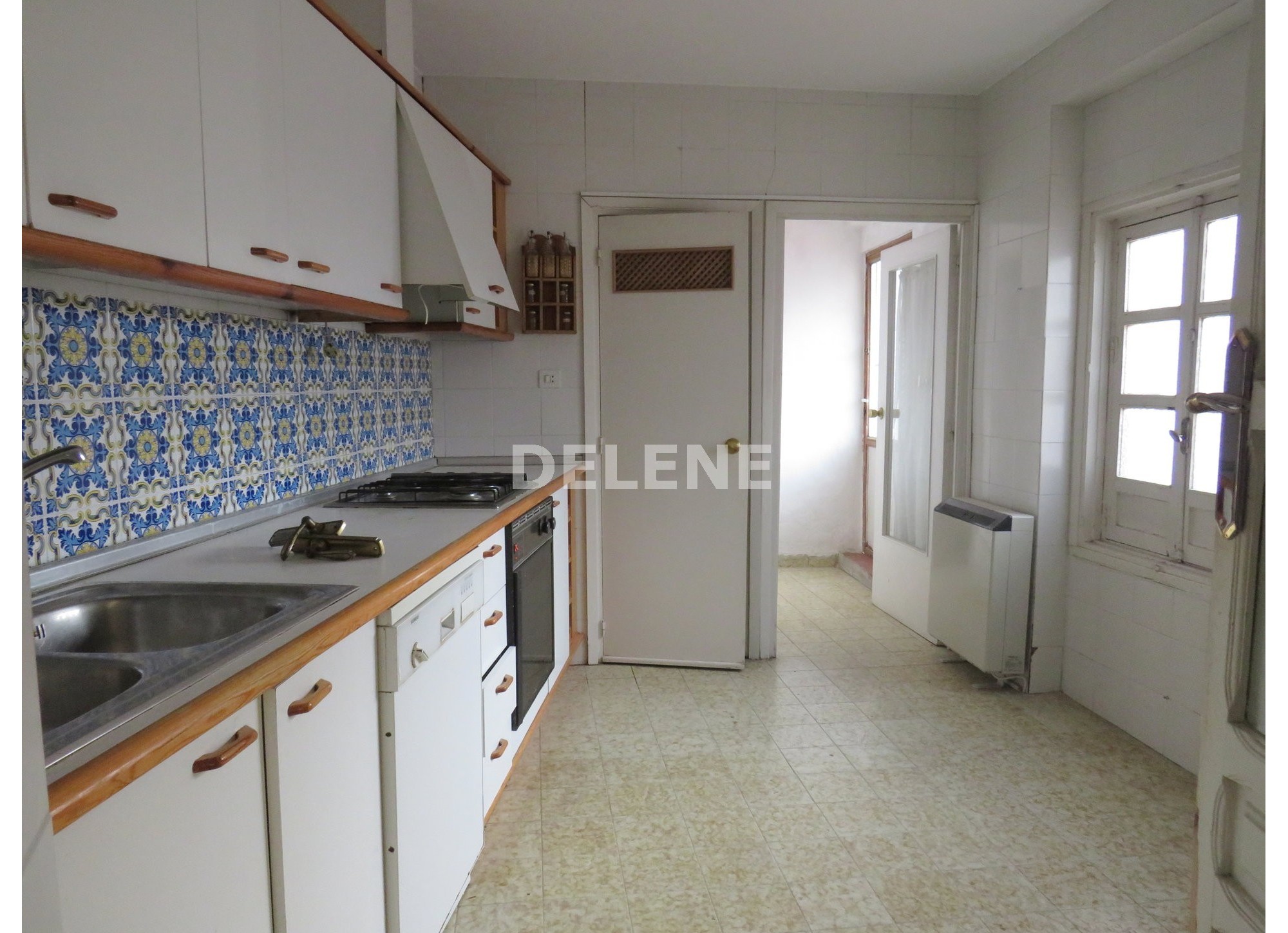 1730 PISO CON PATIO EN LA AVENIDA DE LA LIBERTAD