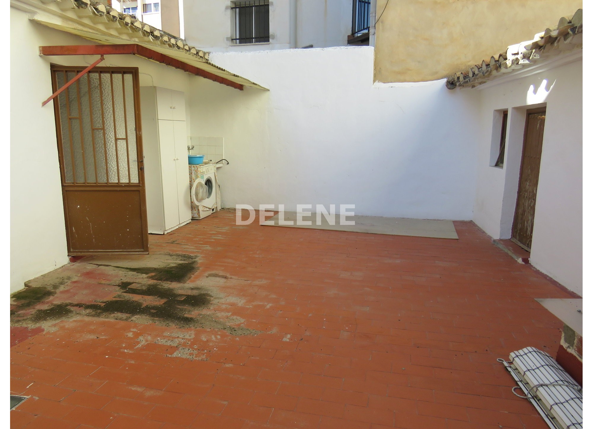 1730 PISO CON PATIO EN LA AVENIDA DE LA LIBERTAD