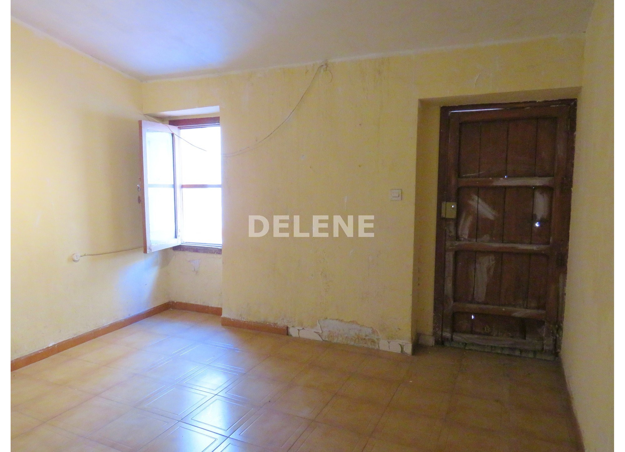 1730 PISO CON PATIO EN LA AVENIDA DE LA LIBERTAD
