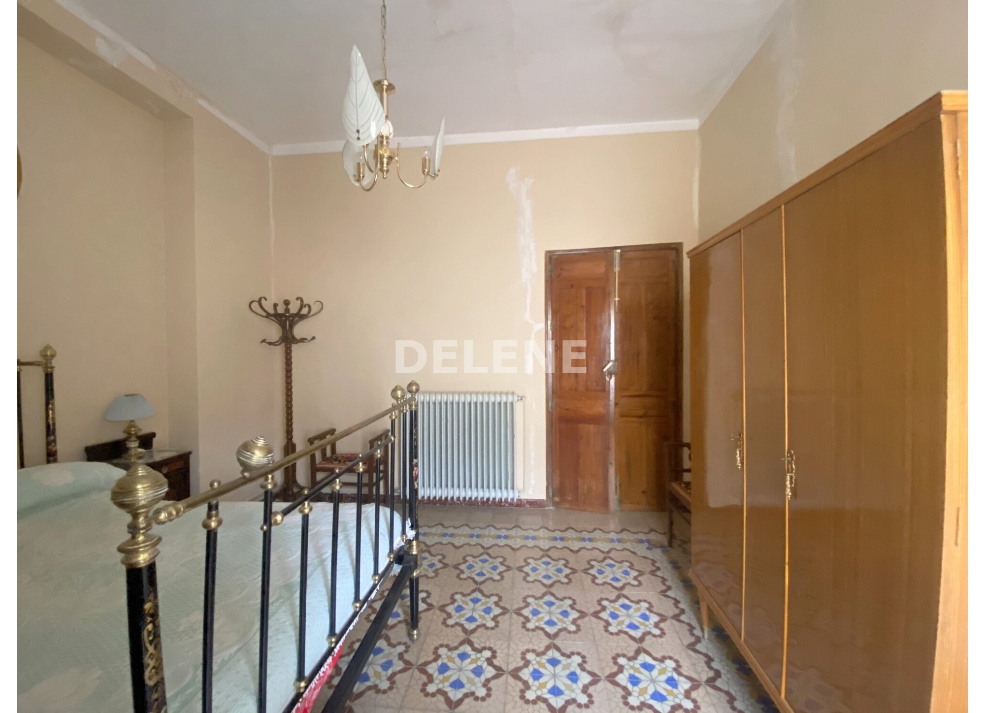 2408 CASA DE ESTILO SEÑORIAL DE 463m2, PRÓXIMA A AVENIDA DE LA LIBERTAD