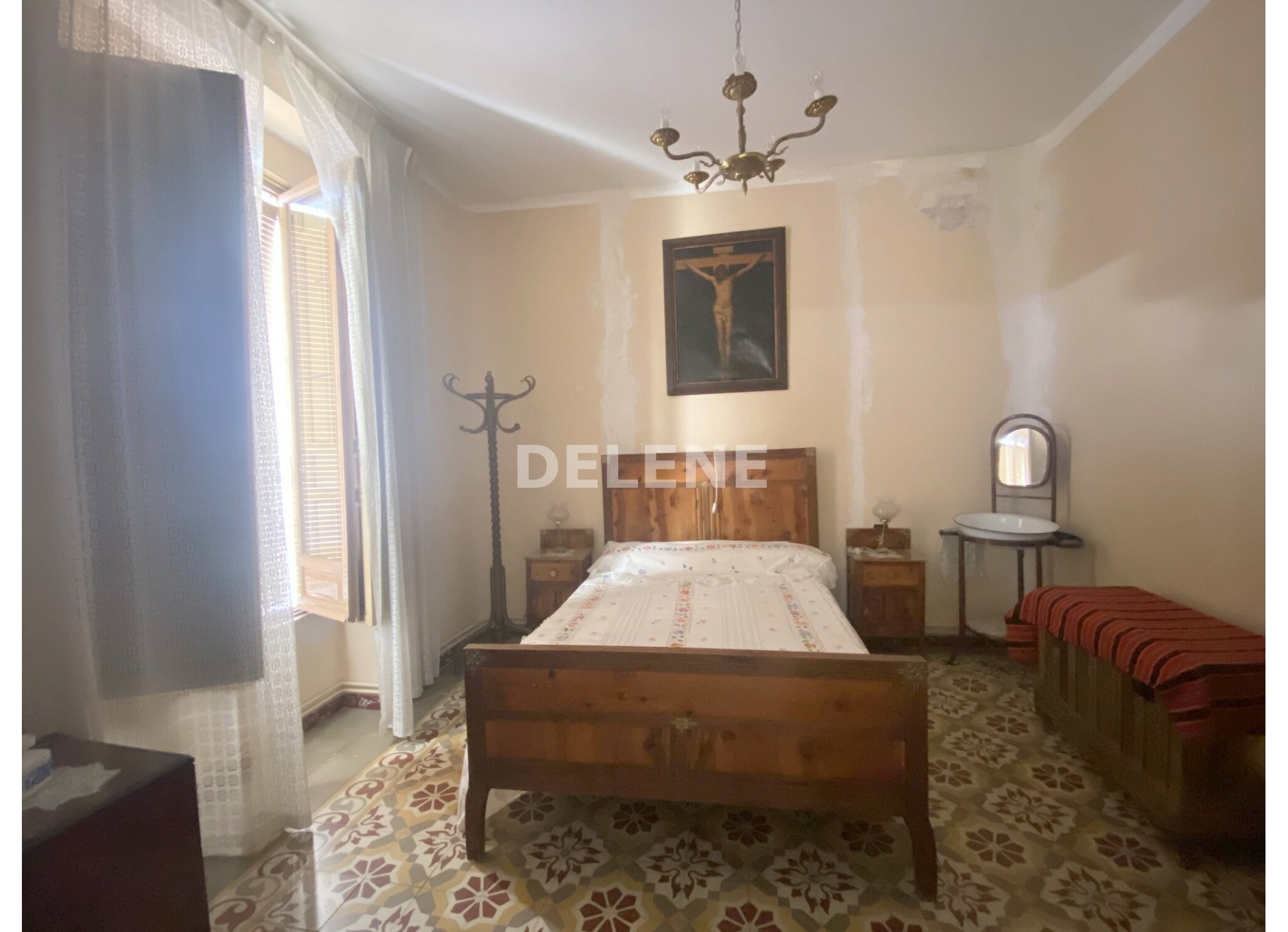 2408 CASA DE ESTILO SEÑORIAL DE 463m2, PRÓXIMA A AVENIDA DE LA LIBERTAD