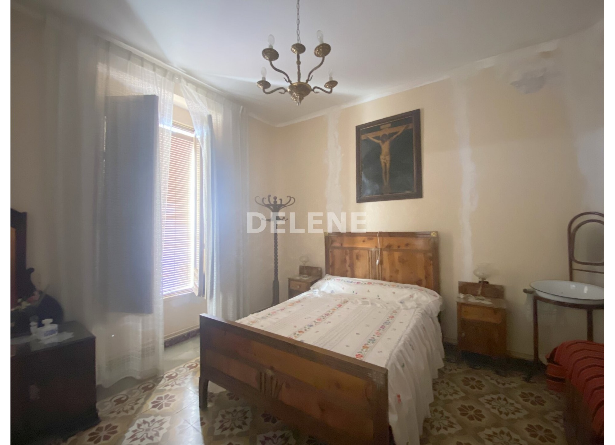 2408 CASA DE ESTILO SEÑORIAL DE 463m2, PRÓXIMA A AVENIDA DE LA LIBERTAD