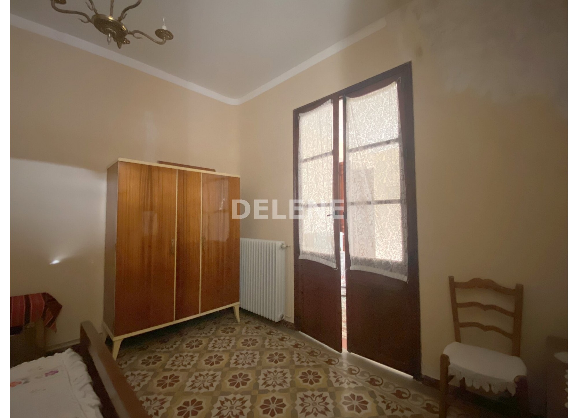 2408 CASA DE ESTILO SEÑORIAL DE 463m2, PRÓXIMA A AVENIDA DE LA LIBERTAD