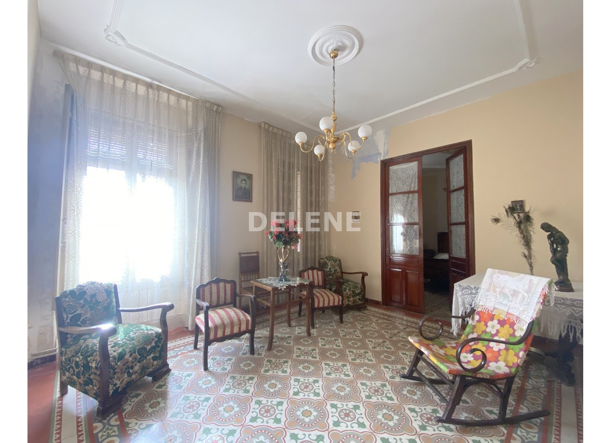 2408 CASA DE ESTILO SEÑORIAL DE 463m2, PRÓXIMA A AVENIDA DE LA LIBERTAD