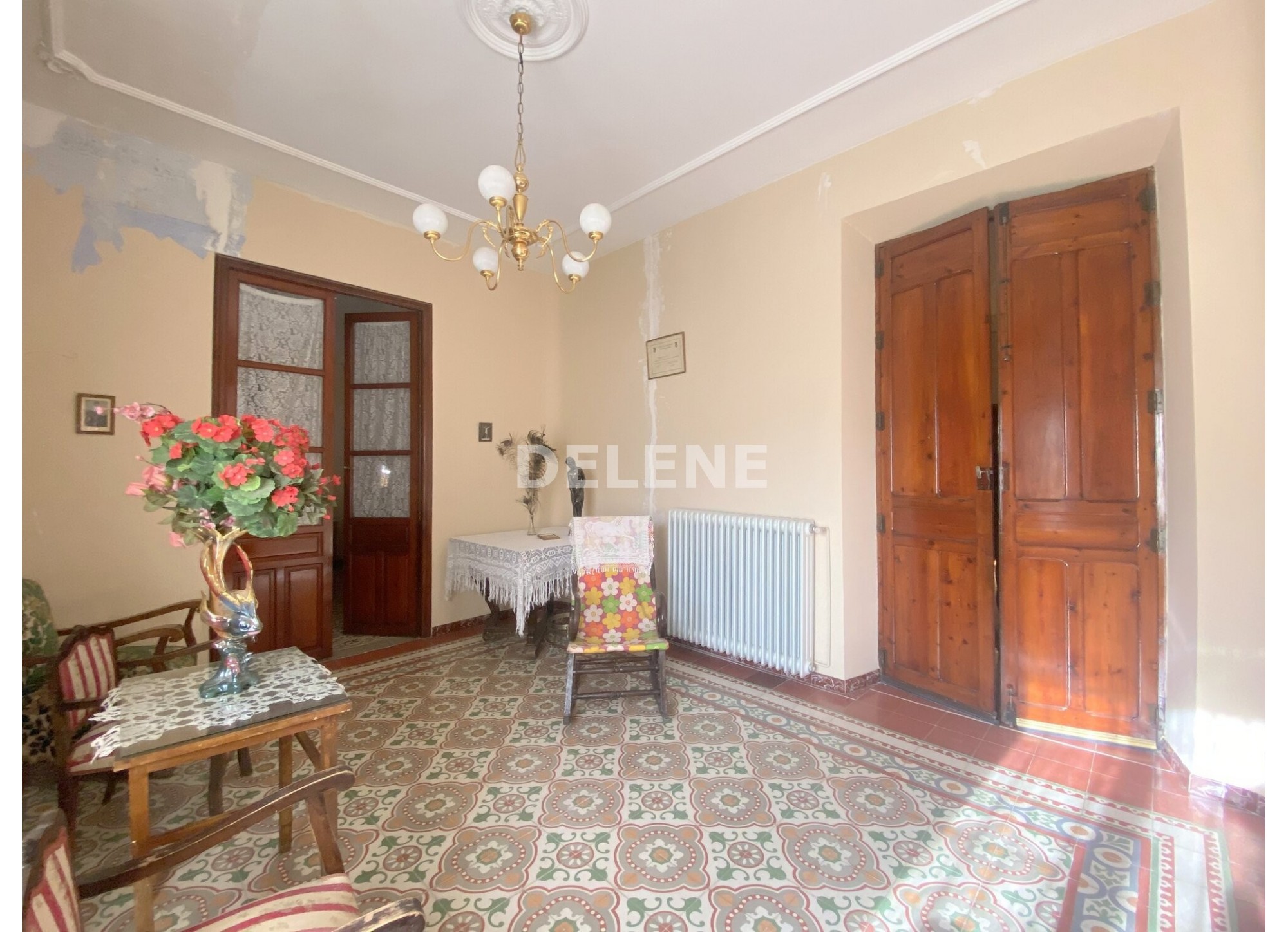 2408 CASA DE ESTILO SEÑORIAL DE 463m2, PRÓXIMA A AVENIDA DE LA LIBERTAD