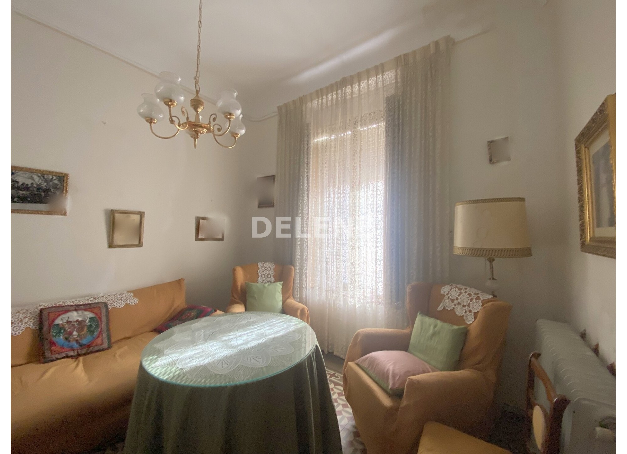 2408 CASA DE ESTILO SEÑORIAL DE 463m2, PRÓXIMA A AVENIDA DE LA LIBERTAD