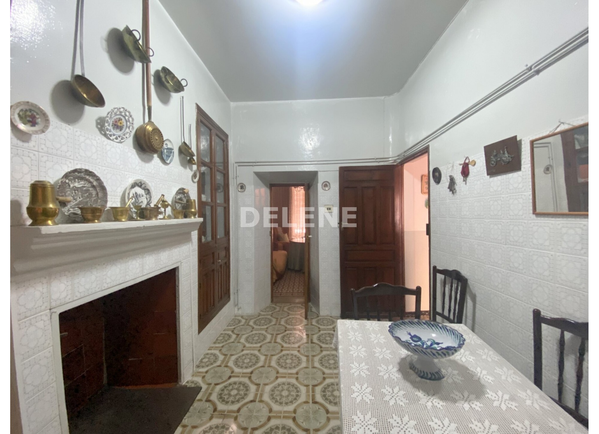 2408 CASA DE ESTILO SEÑORIAL DE 463m2, PRÓXIMA A AVENIDA DE LA LIBERTAD