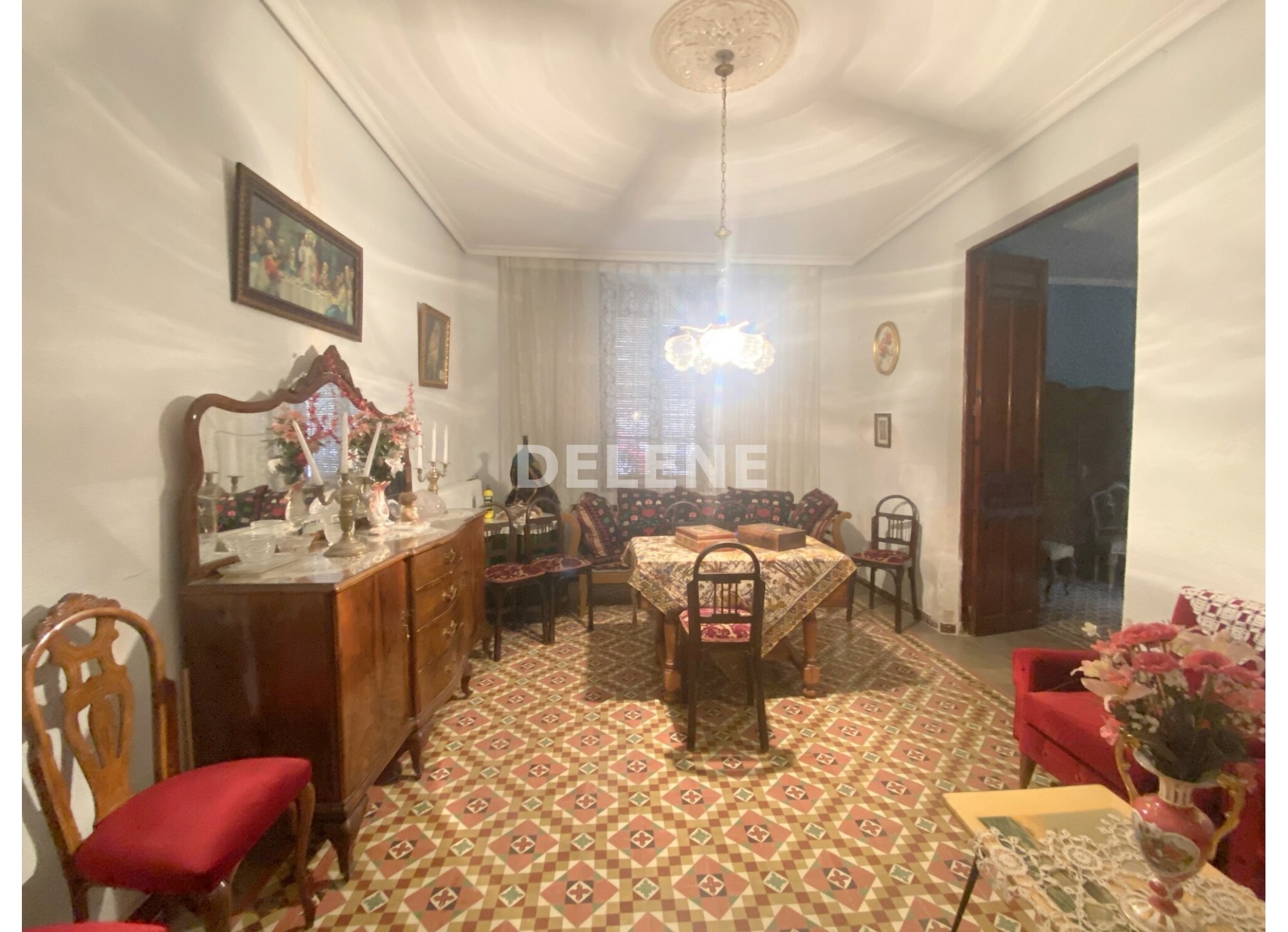 2408 CASA DE ESTILO SEÑORIAL DE 463m2, PRÓXIMA A AVENIDA DE LA LIBERTAD