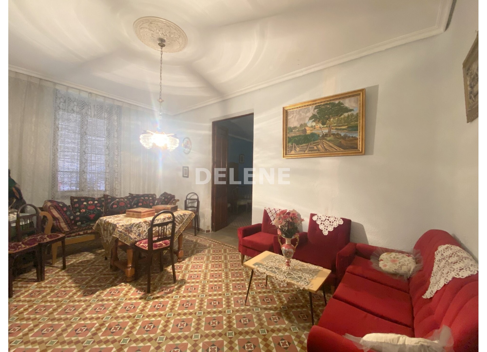 2408 CASA DE ESTILO SEÑORIAL DE 463m2, PRÓXIMA A AVENIDA DE LA LIBERTAD