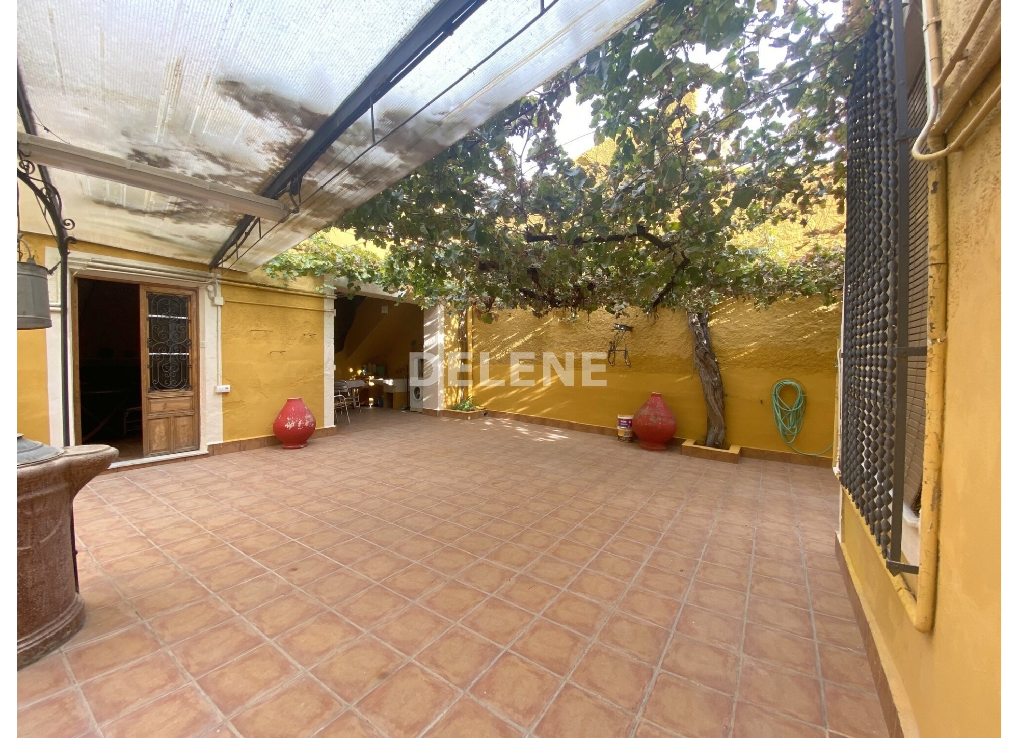 2408 CASA DE ESTILO SEÑORIAL DE 463m2, PRÓXIMA A AVENIDA DE LA LIBERTAD