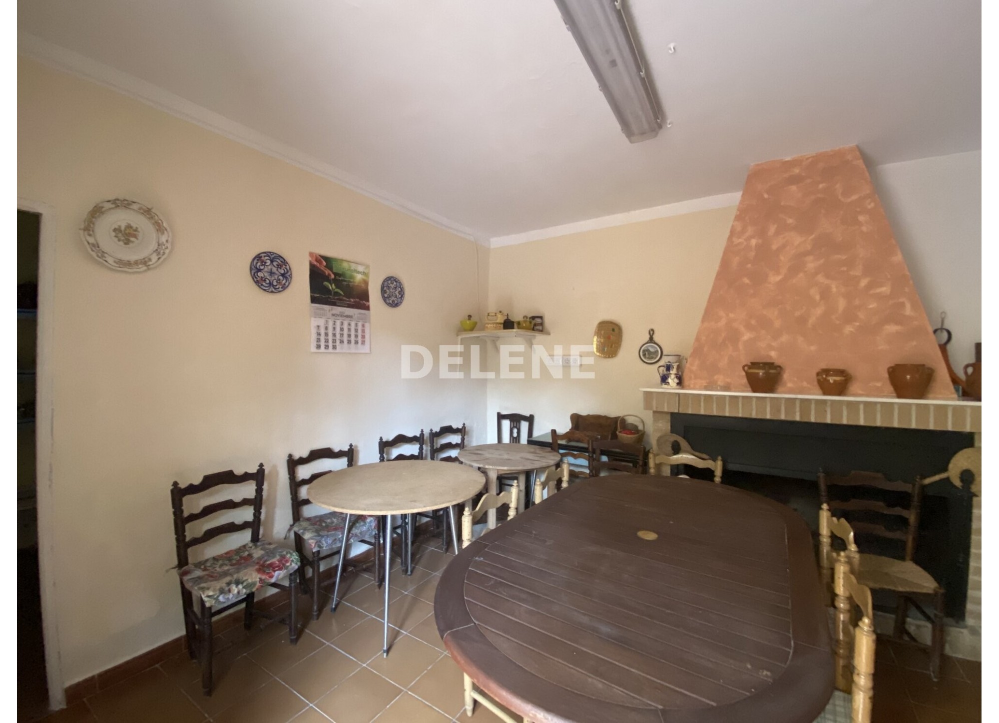 2408 CASA DE ESTILO SEÑORIAL DE 463m2, PRÓXIMA A AVENIDA DE LA LIBERTAD