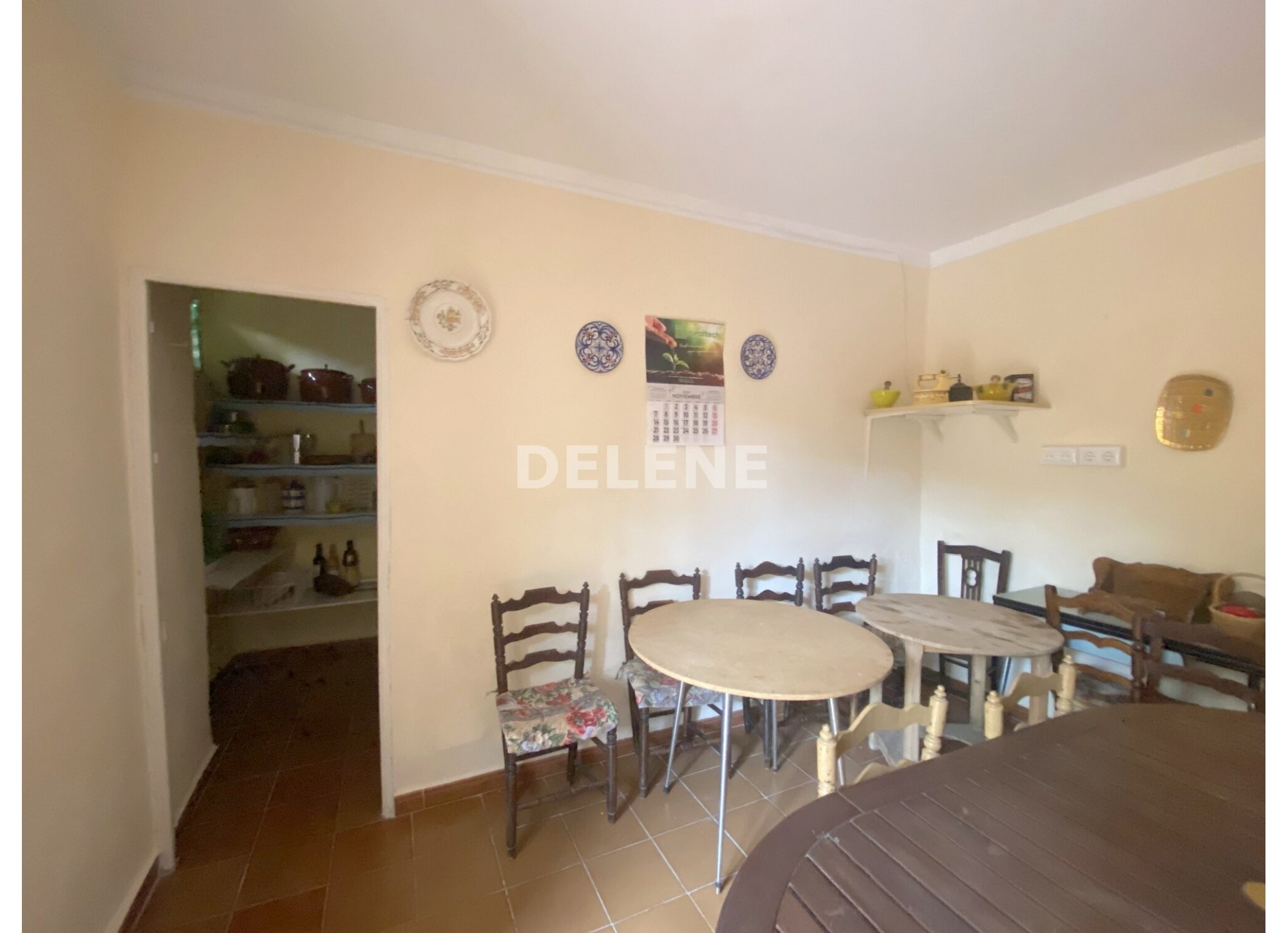 2408 CASA DE ESTILO SEÑORIAL DE 463m2, PRÓXIMA A AVENIDA DE LA LIBERTAD