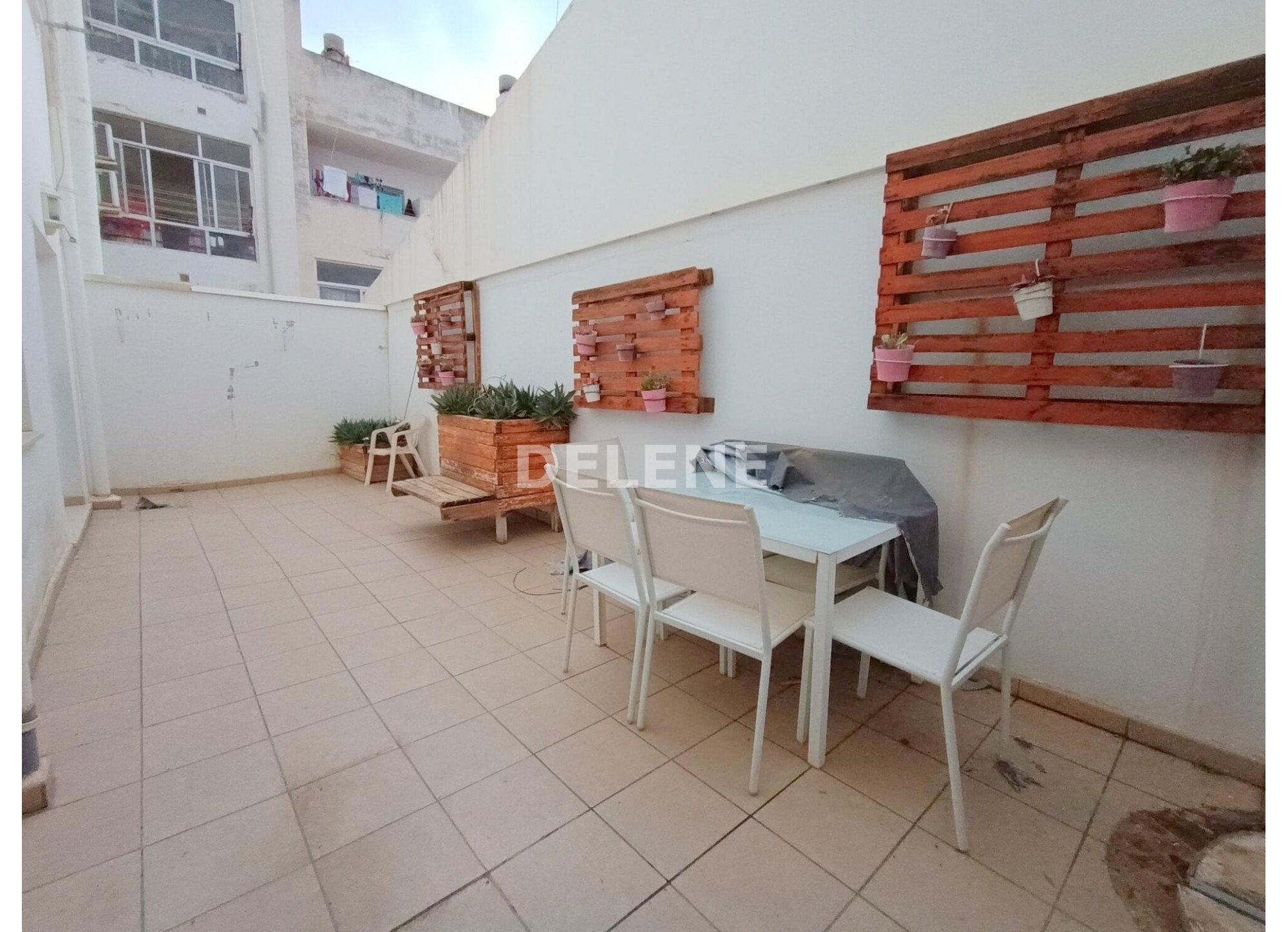2440 PISO DE 110m2 CON PATIO, PRÓXIMO A GRAN VÍA