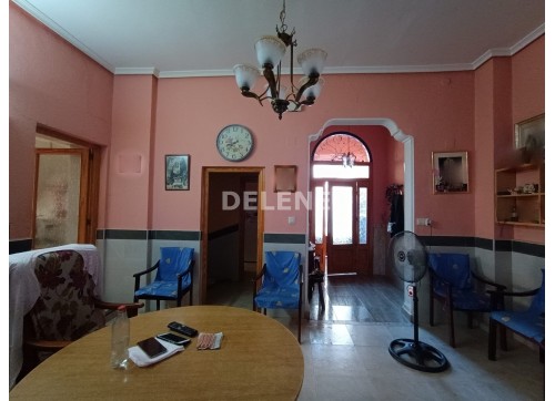 2507 CASA DE 400M2 CON PATIO, PRÓXIMA A IGLESIA DE LA ASUNCIÓN