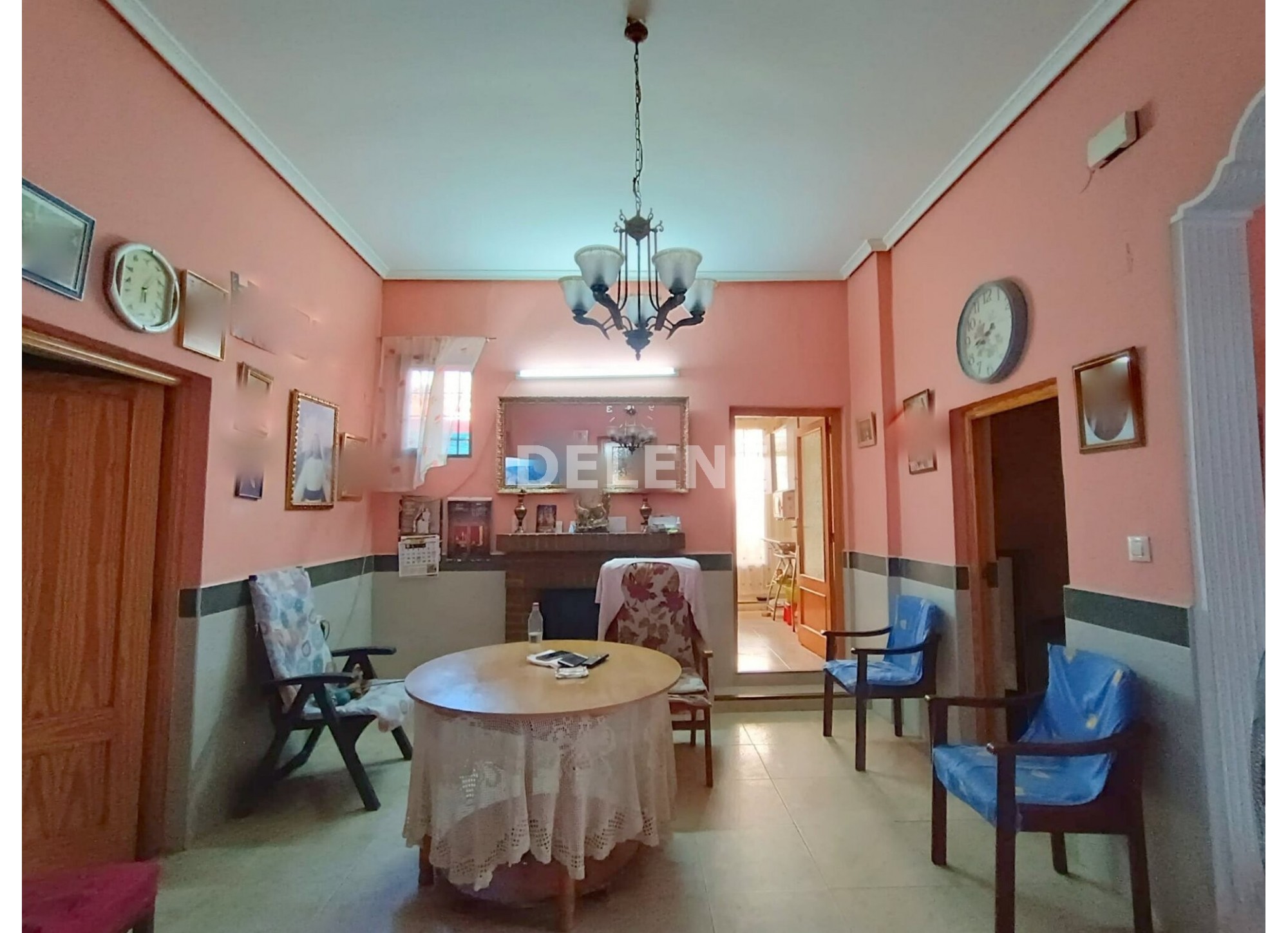 2507 CASA DE 400M2 CON PATIO, PRÓXIMA A IGLESIA DE LA ASUNCIÓN