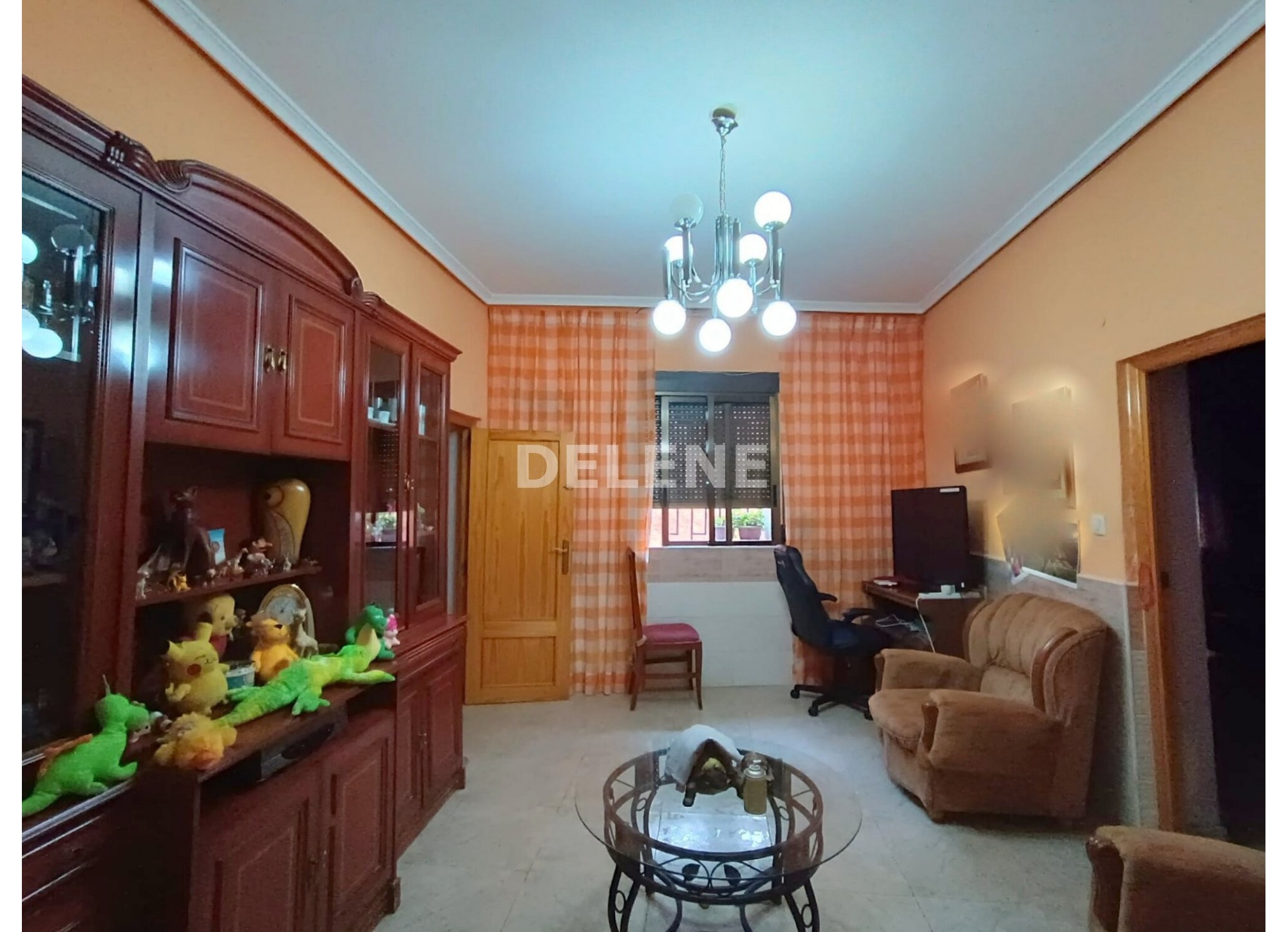 2507 CASA DE 400M2 CON PATIO, PRÓXIMA A IGLESIA DE LA ASUNCIÓN