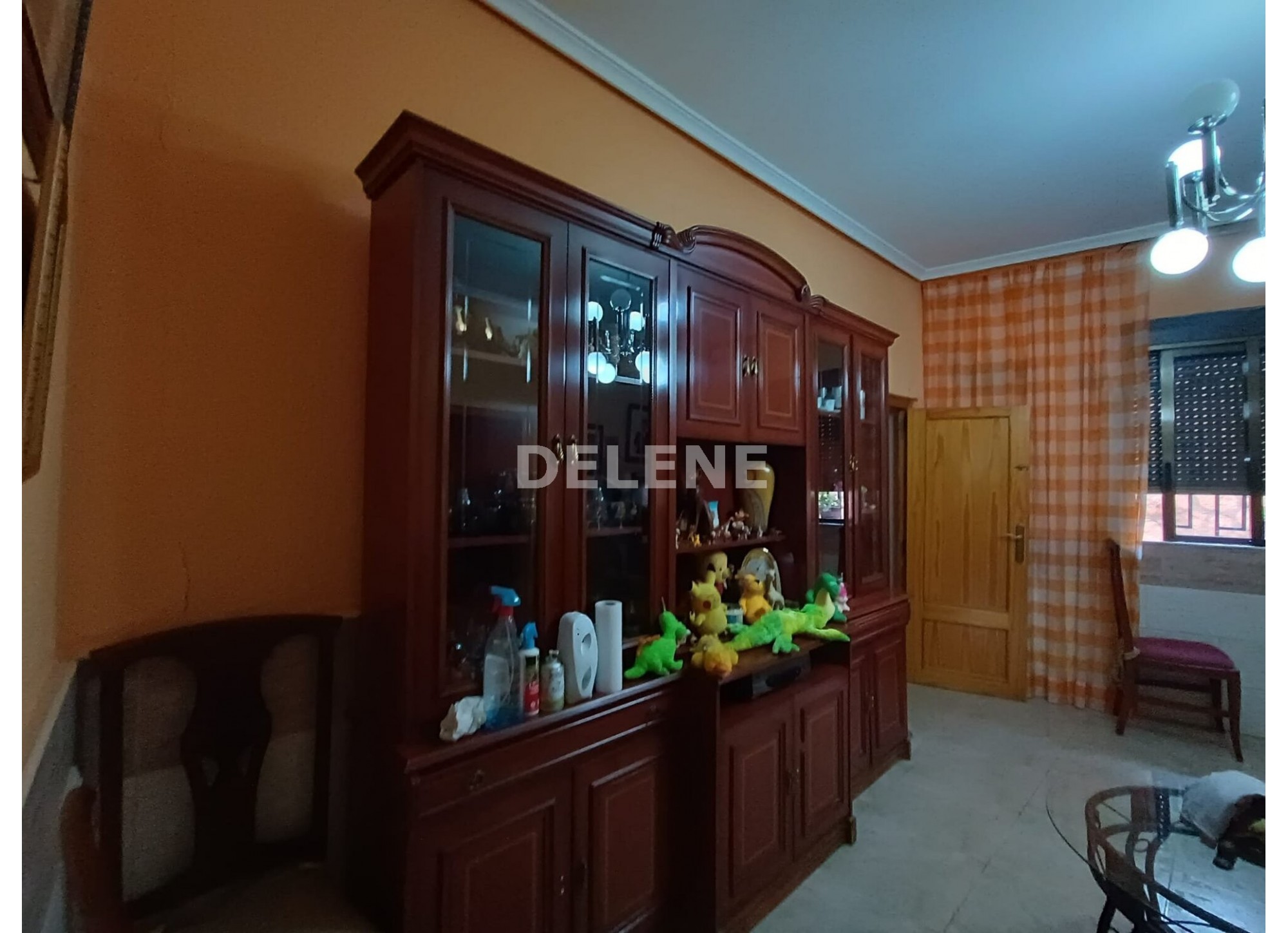 2507 CASA DE 400M2 CON PATIO, PRÓXIMA A IGLESIA DE LA ASUNCIÓN