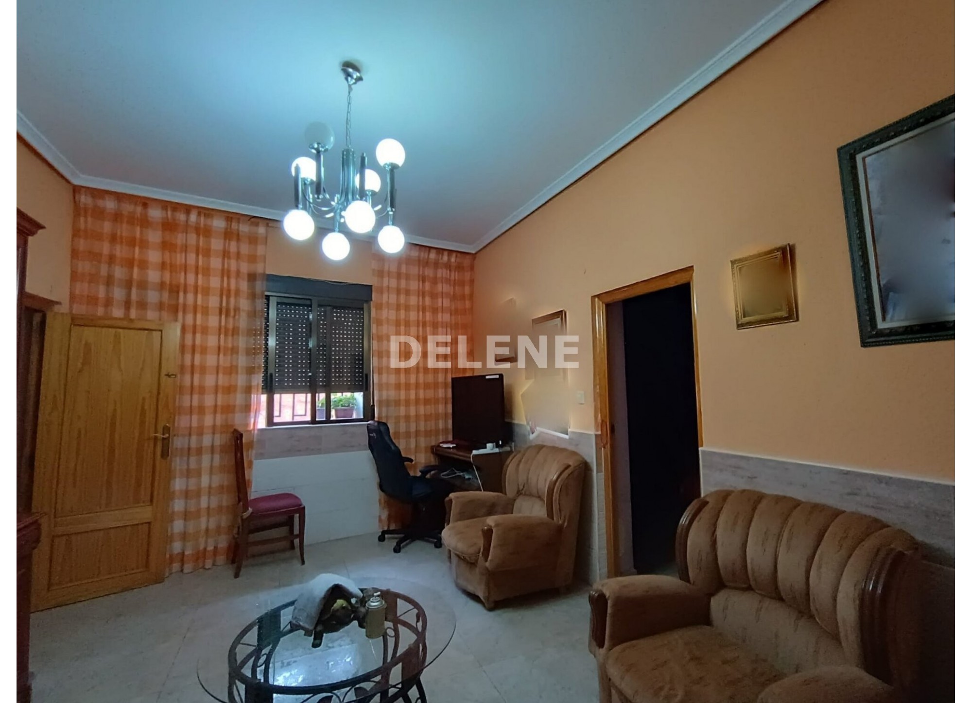 2507 CASA DE 400M2 CON PATIO, PRÓXIMA A IGLESIA DE LA ASUNCIÓN