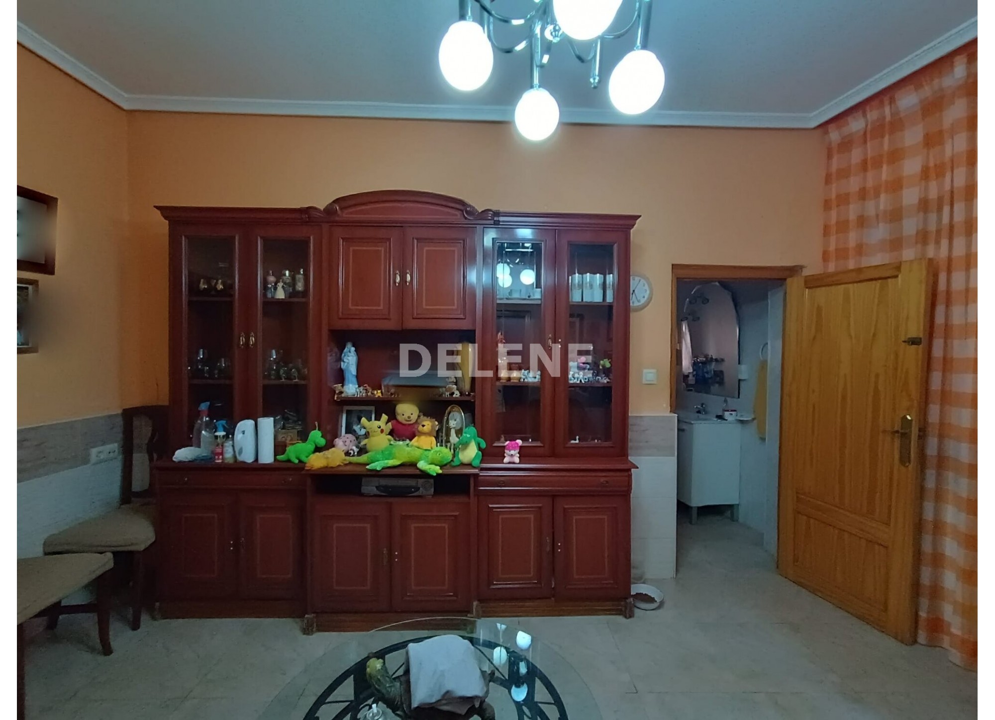 2507 CASA DE 400M2 CON PATIO, PRÓXIMA A IGLESIA DE LA ASUNCIÓN