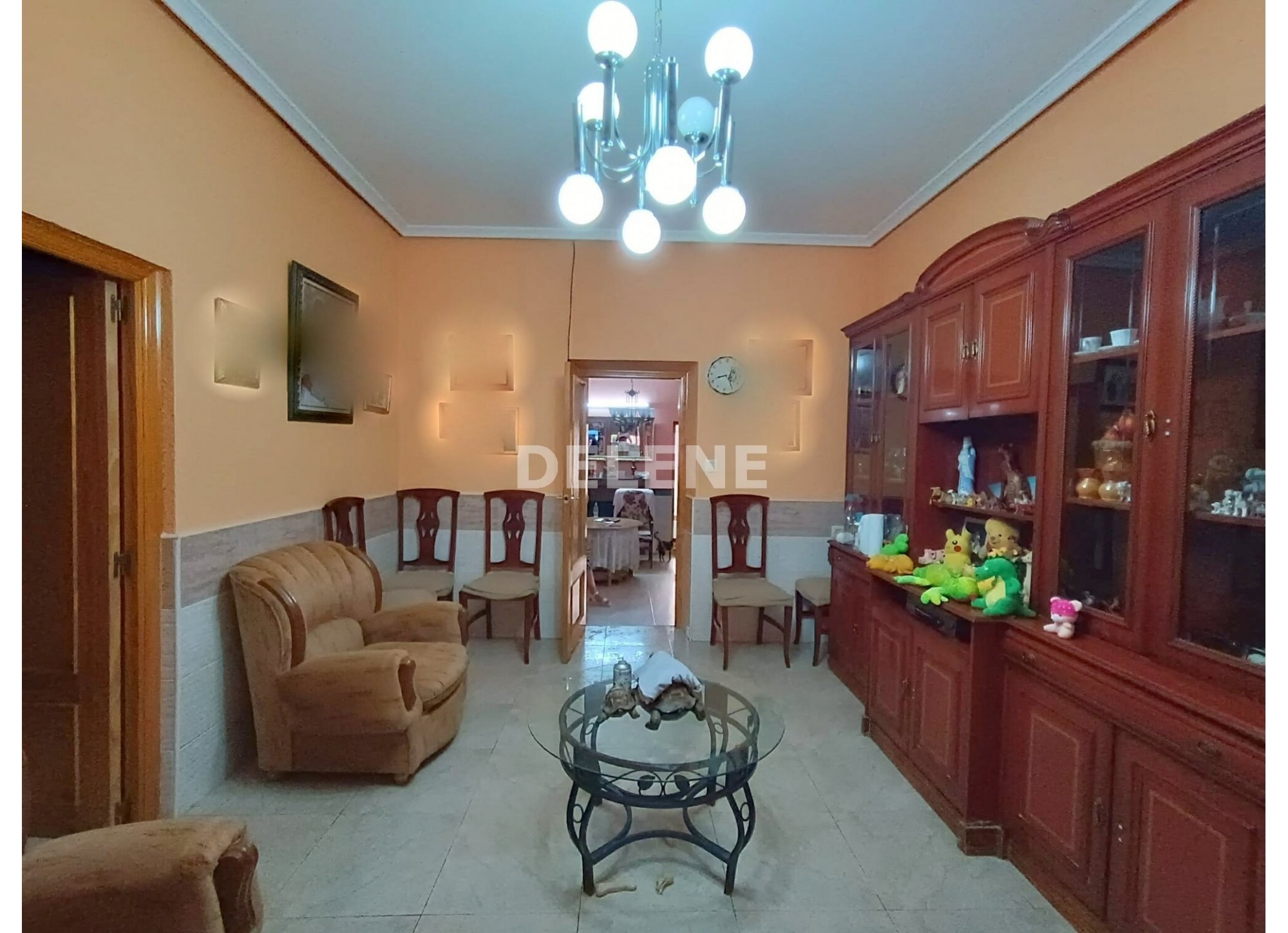 2507 CASA DE 400M2 CON PATIO, PRÓXIMA A IGLESIA DE LA ASUNCIÓN