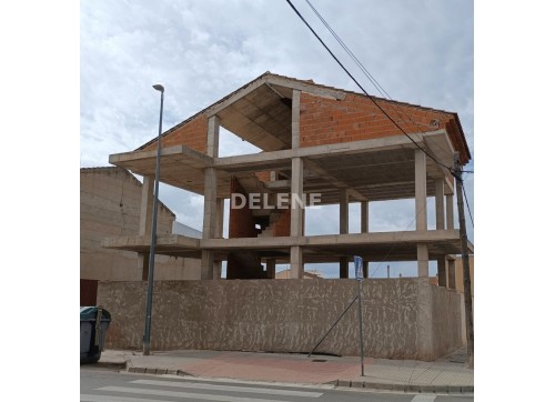 2523 SOLAR CON ESTRUCTURA, PRÓXIMO A MERCADONA