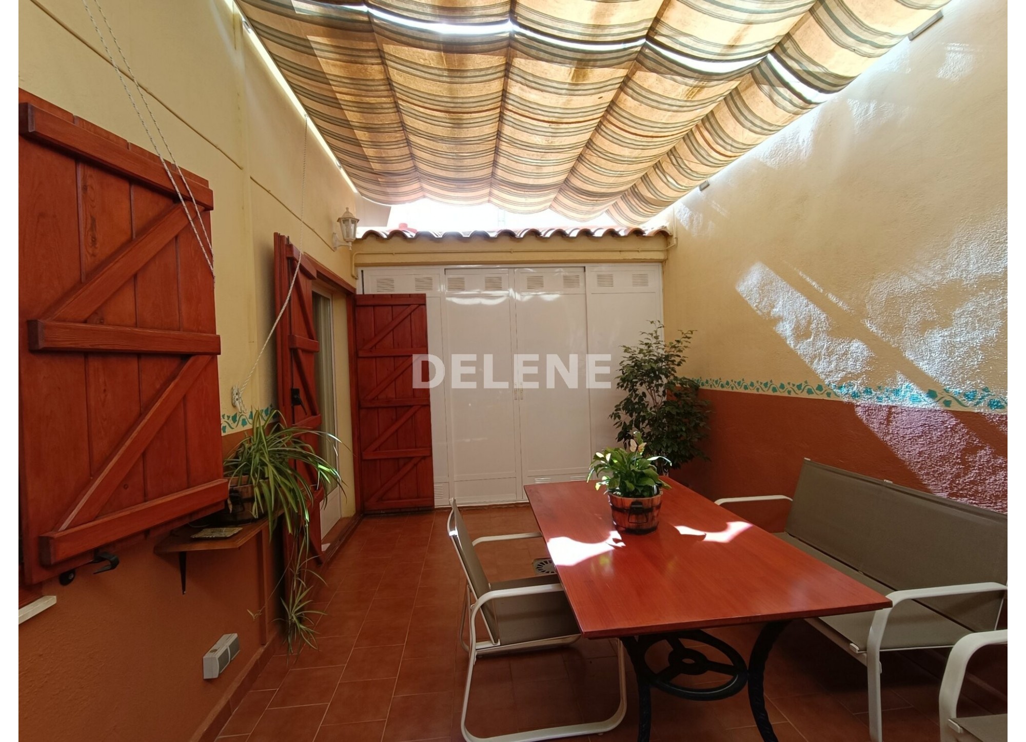 2615 ADOSADO CON PATIO Y GARAJE, PRÓXIMO A I.E.S. IZPISÚA BELMONTE