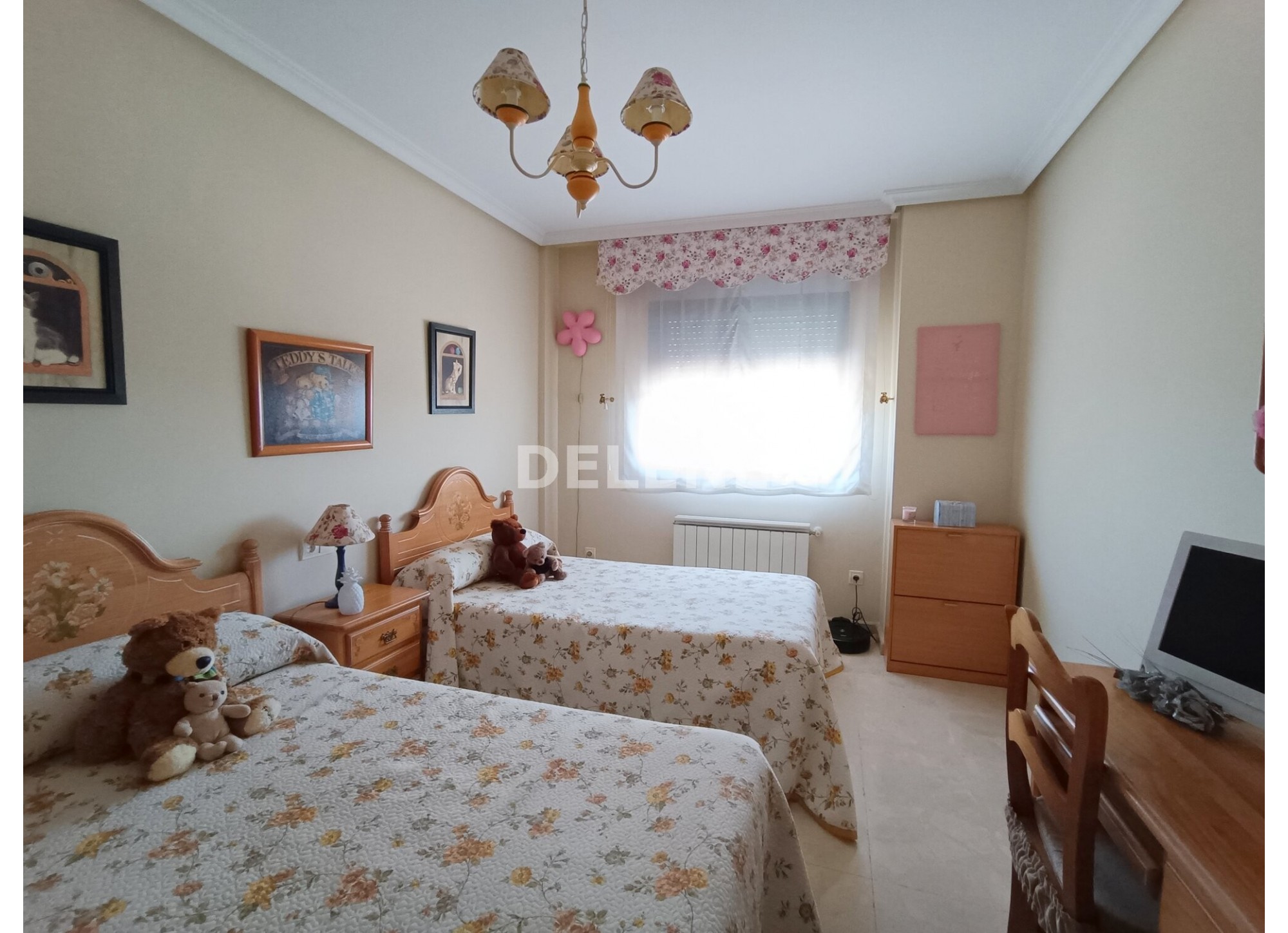 2615 ADOSADO CON PATIO Y GARAJE, PRÓXIMO A I.E.S. IZPISÚA BELMONTE