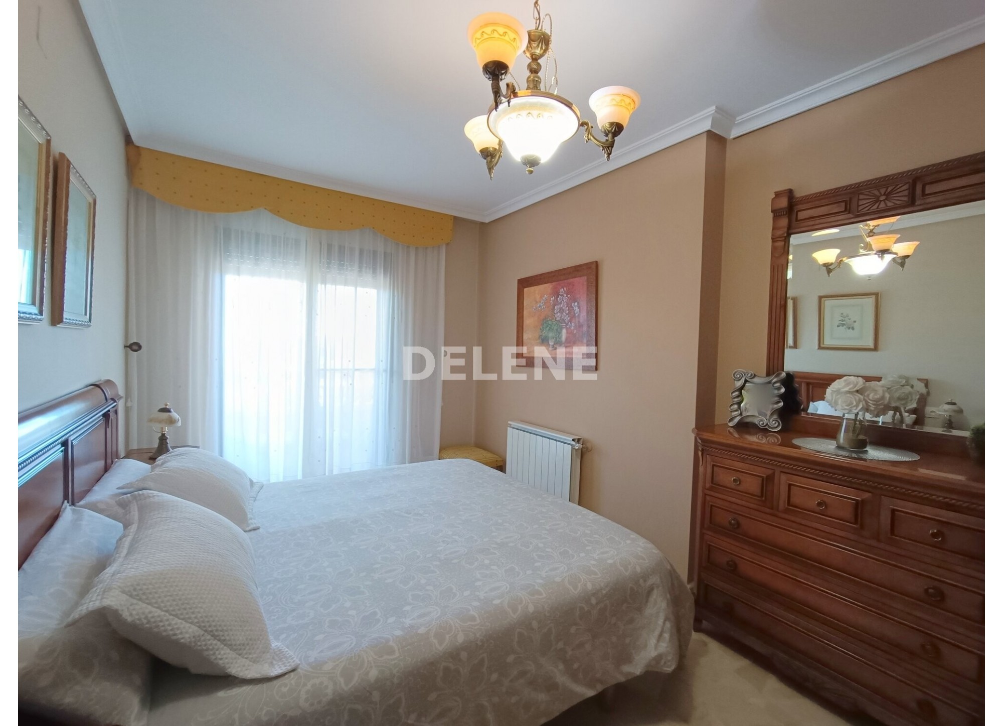 2615 ADOSADO CON PATIO Y GARAJE, PRÓXIMO A I.E.S. IZPISÚA BELMONTE