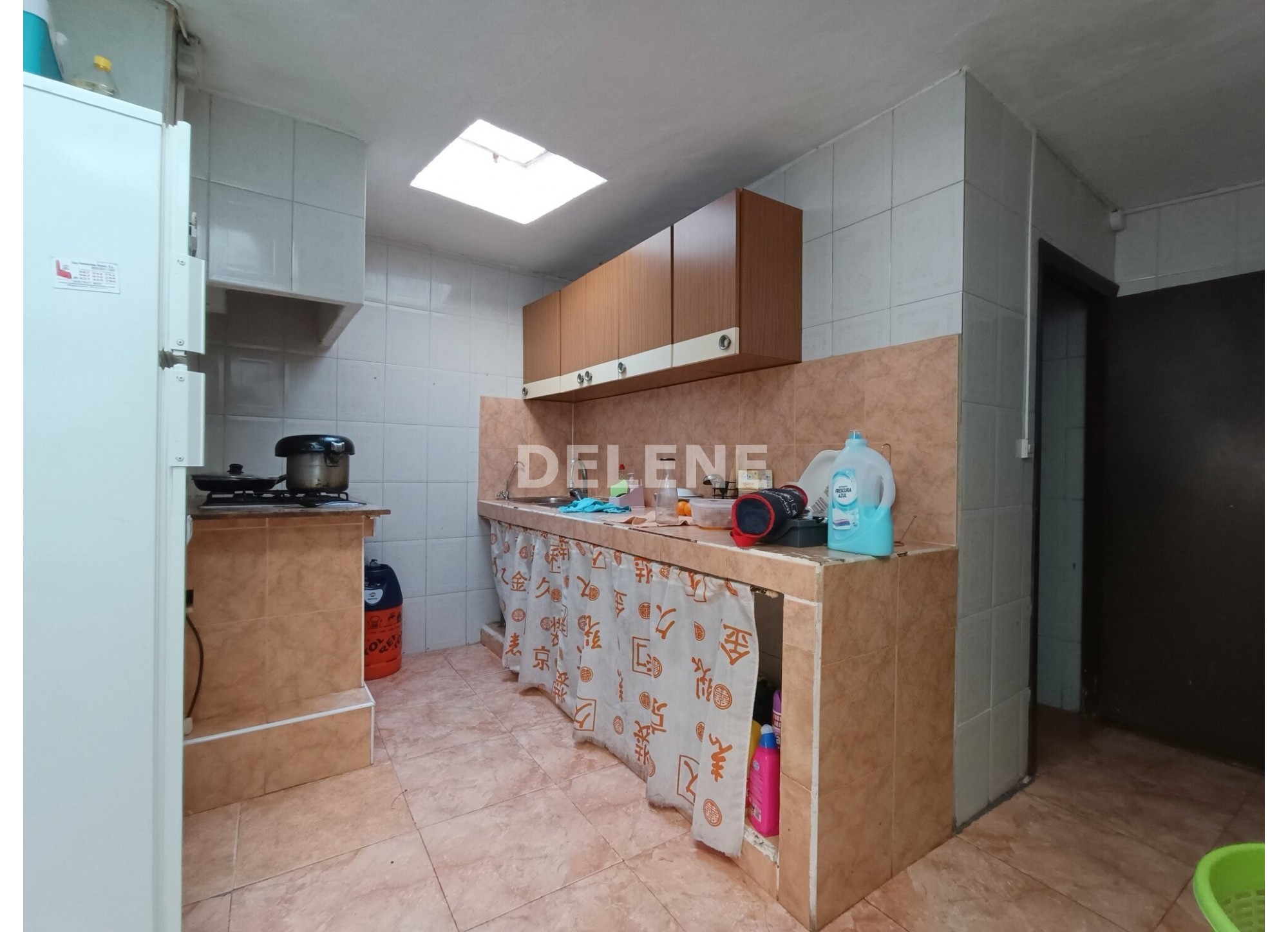 2648 CASA CON TERRAZA, PRÓXIMA A AYUNTAMIENTO