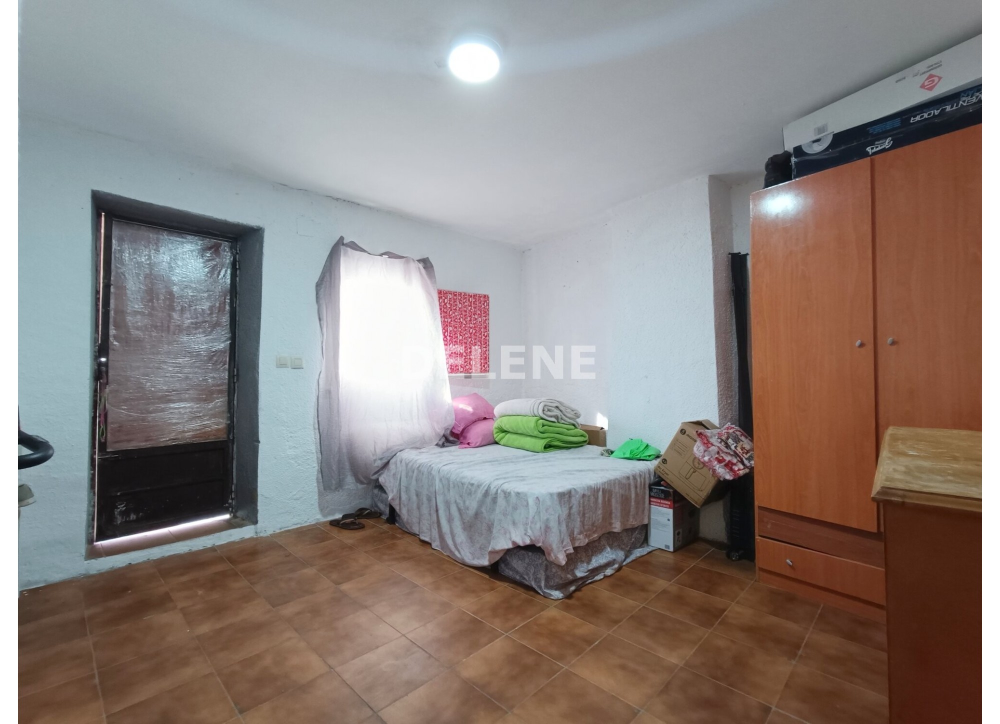 2648 CASA CON TERRAZA, PRÓXIMA A AYUNTAMIENTO