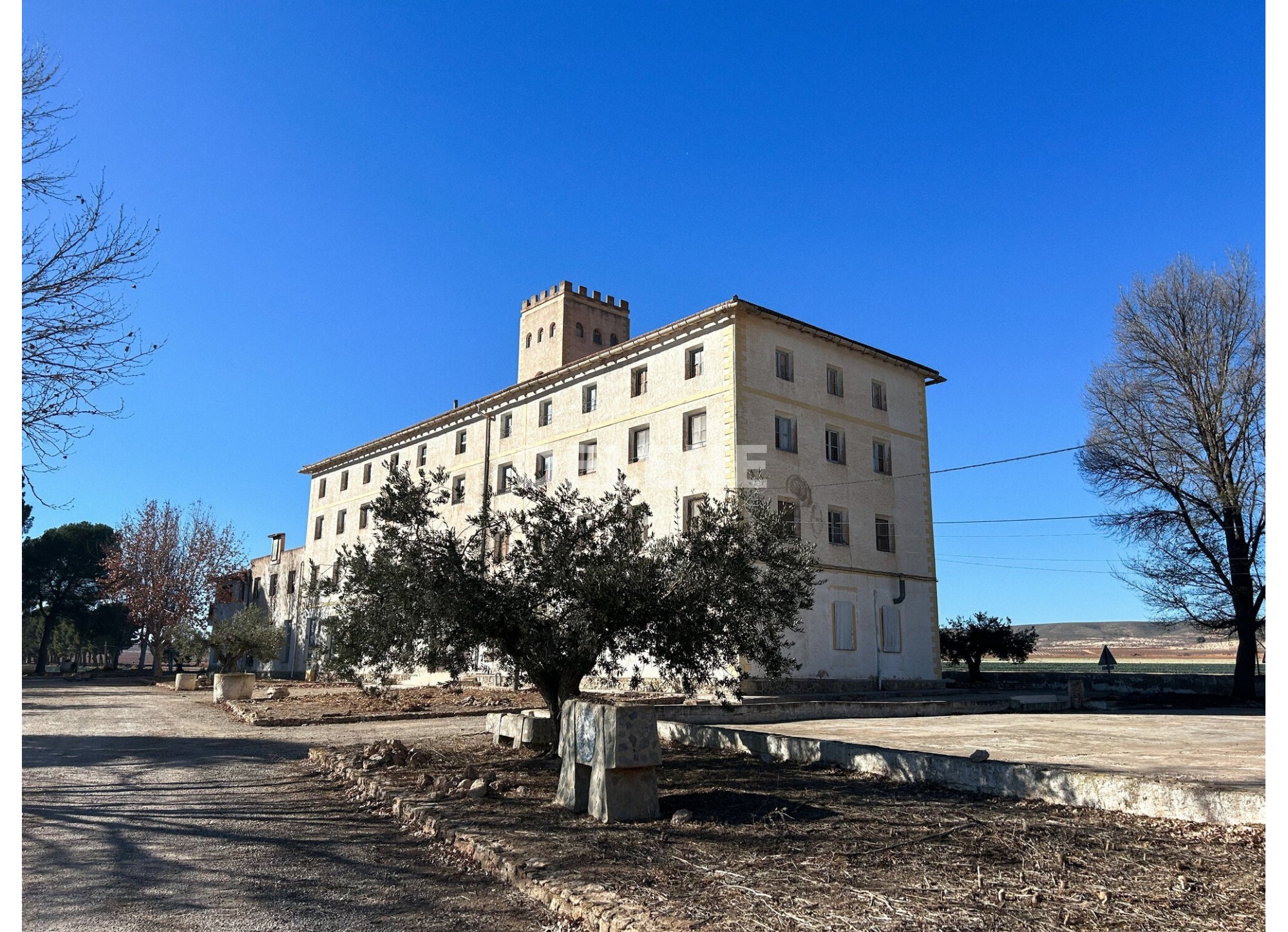 2667 EDIFICIO CON TERRENO EN SIERRA