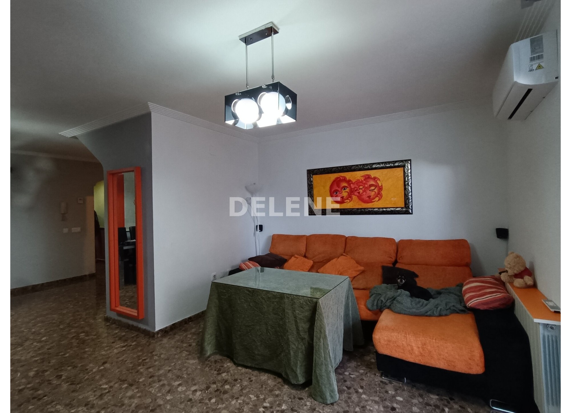 2680 PISO DÚPLEX CON GARAJE Y TERRAZA, ZONA HIGUERICAS