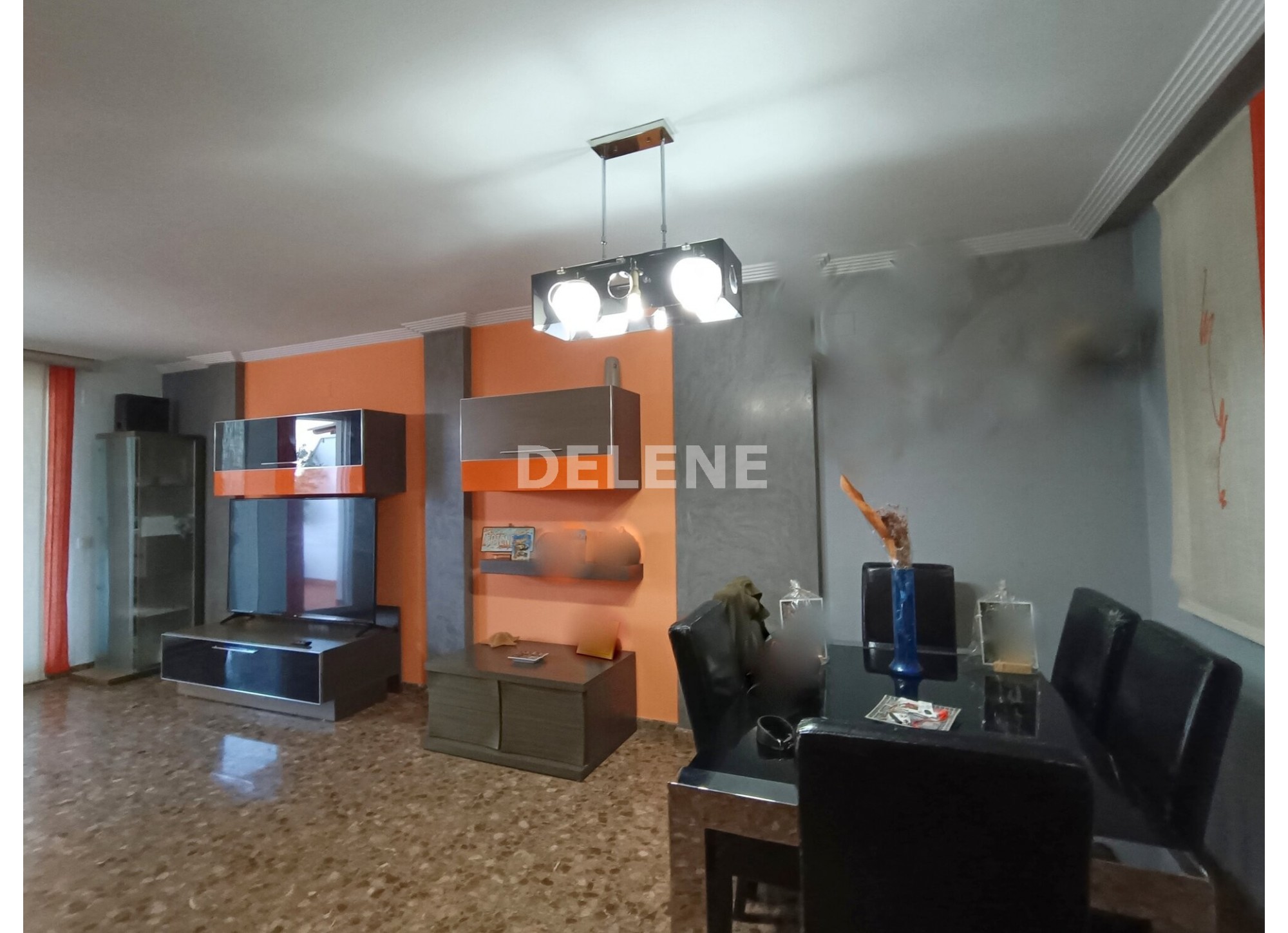 2680 PISO DÚPLEX CON GARAJE Y TERRAZA, ZONA HIGUERICAS