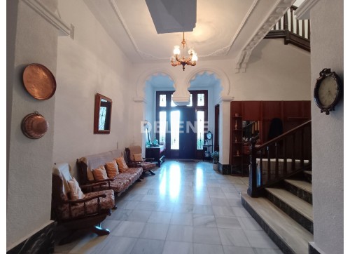 2696 CASA ESTILO SEÑORIAL DE 250M2, PRÓXIMA A PLAZA SANTA ANA