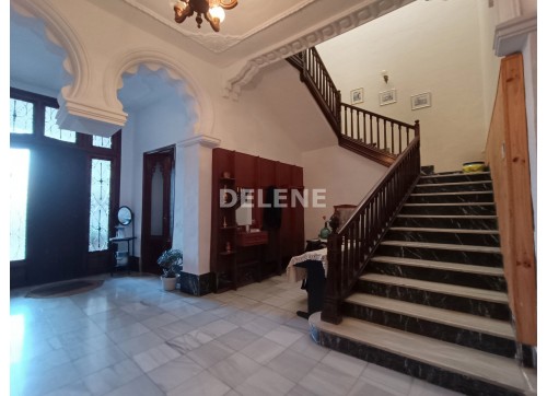 2696 CASA ESTILO SEÑORIAL DE 250M2, PRÓXIMA A PLAZA SANTA ANA