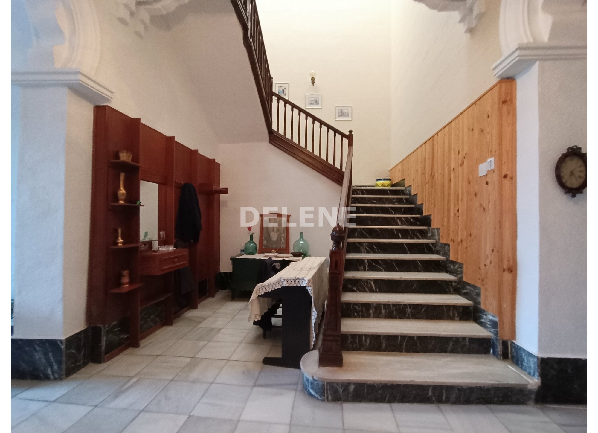 2696 CASA ESTILO SEÑORIAL DE 250M2, PRÓXIMA A PLAZA SANTA ANA