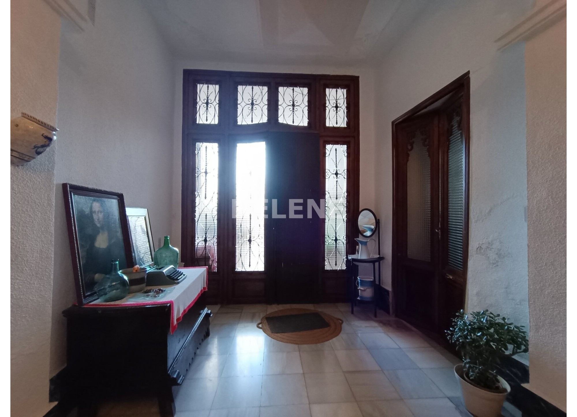 2696 CASA ESTILO SEÑORIAL DE 250M2, PRÓXIMA A PLAZA SANTA ANA