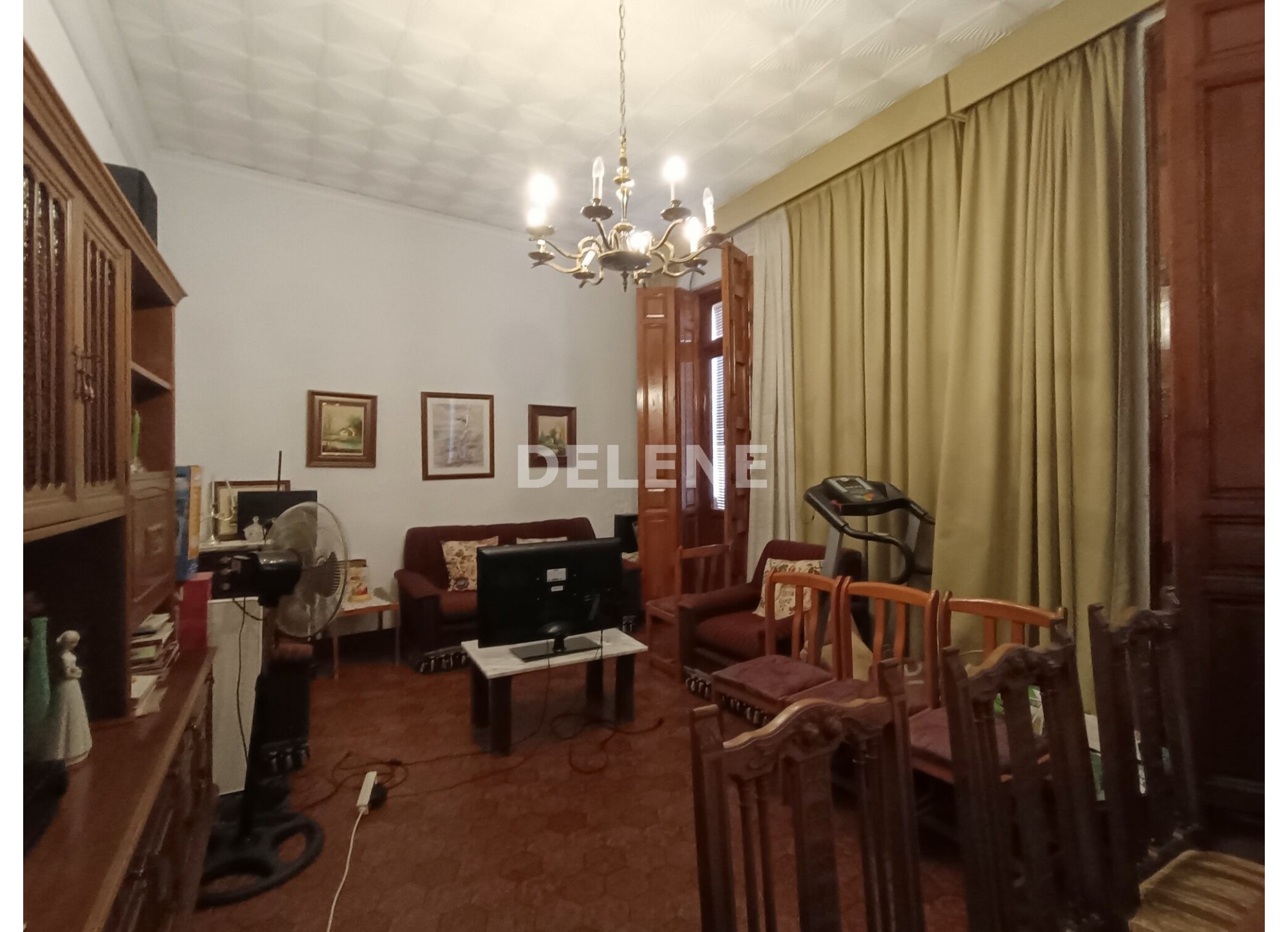 2696 CASA ESTILO SEÑORIAL DE 250M2, PRÓXIMA A PLAZA SANTA ANA