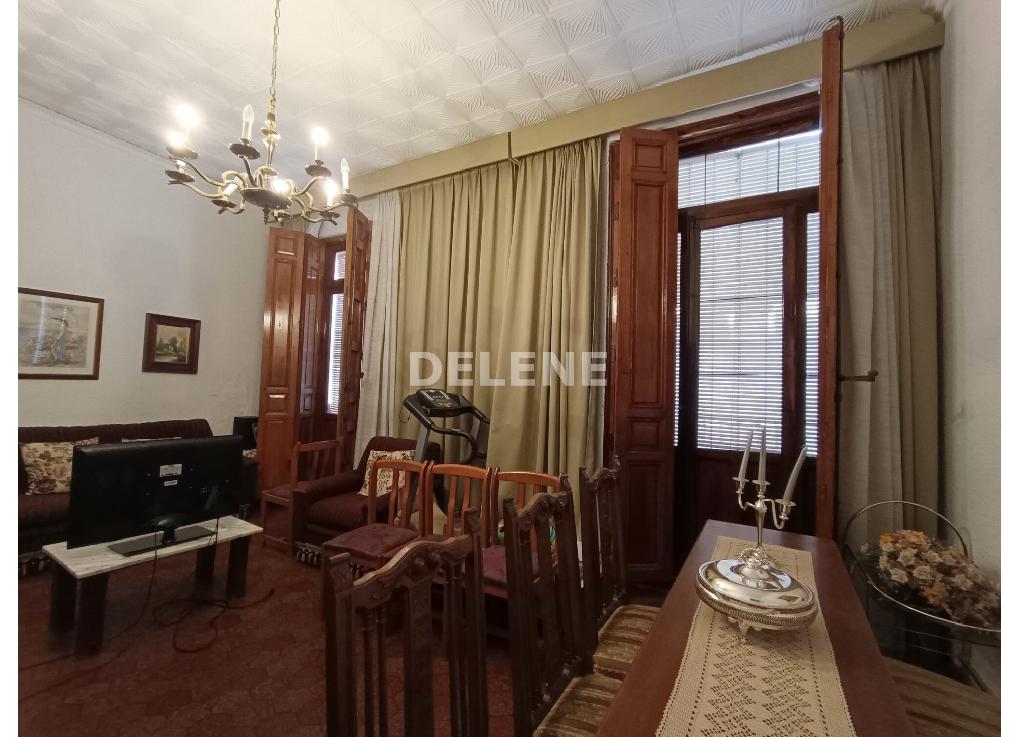 2696 CASA ESTILO SEÑORIAL DE 250M2, PRÓXIMA A PLAZA SANTA ANA