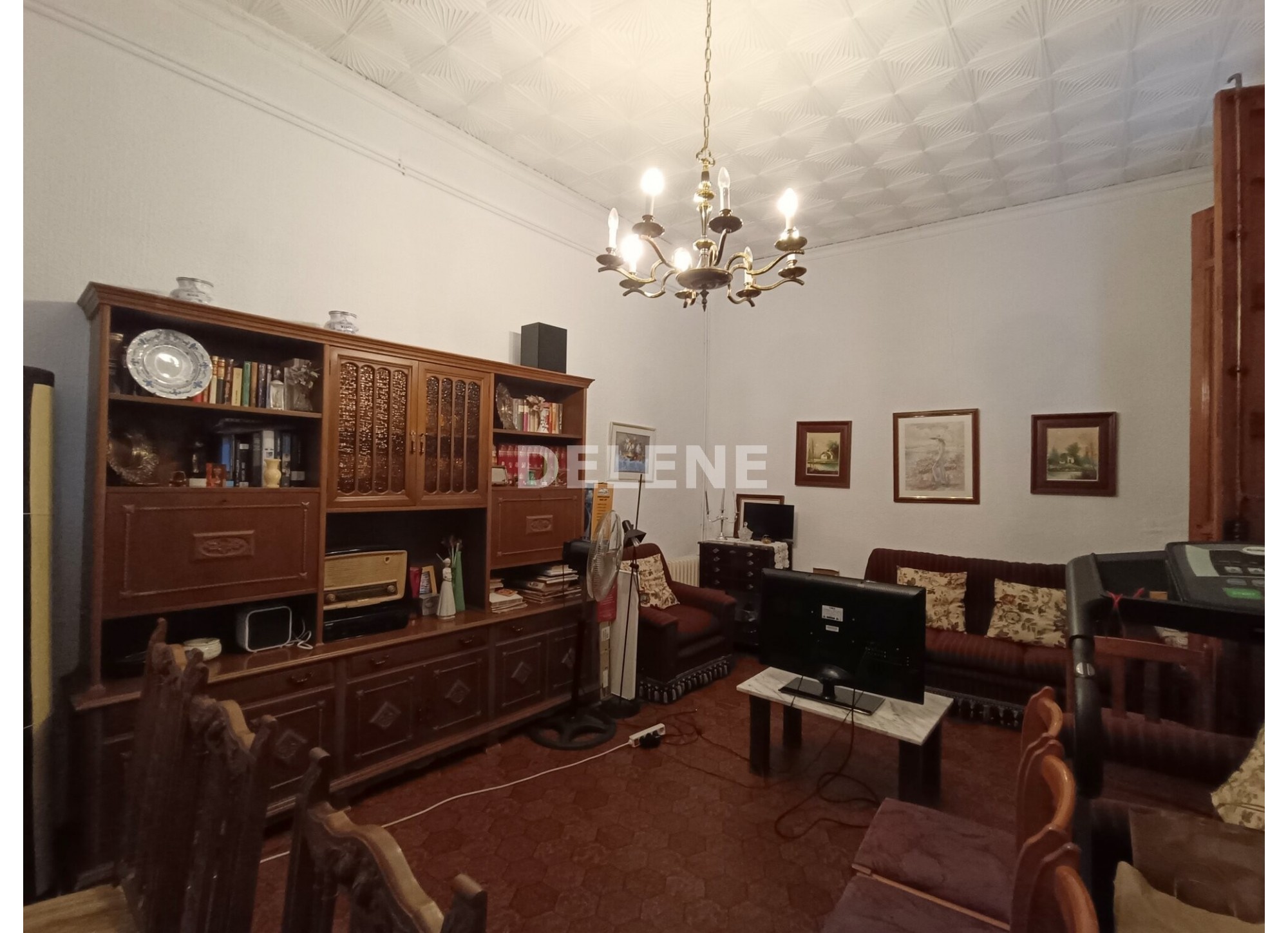 2696 CASA ESTILO SEÑORIAL DE 250M2, PRÓXIMA A PLAZA SANTA ANA