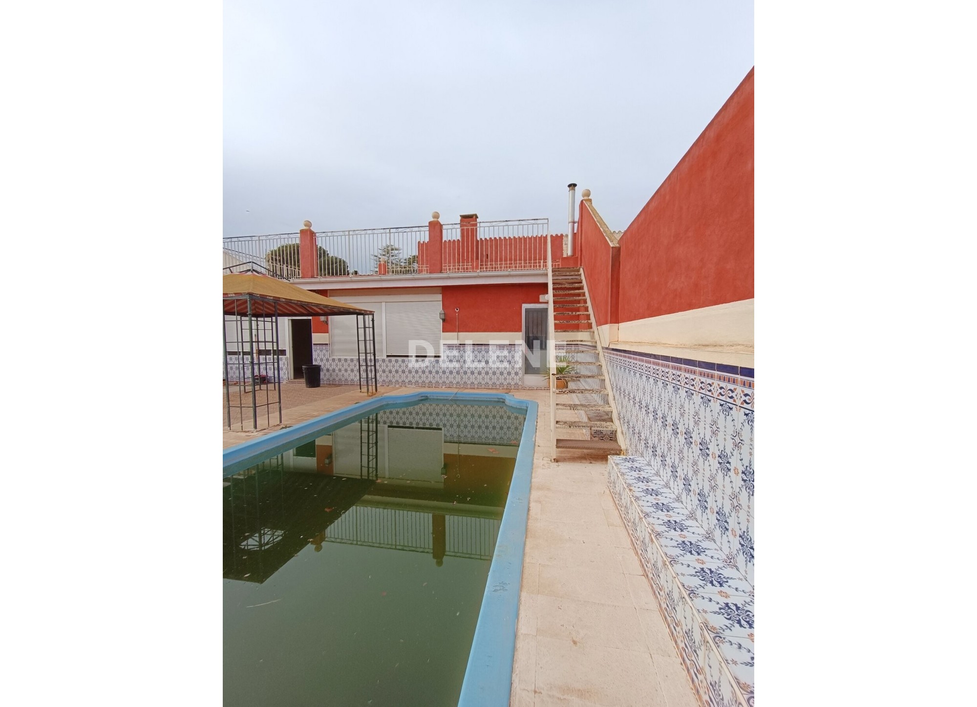 2728 CASA CON PISCINA, GARAJE Y PATIO, NAVA DE CAMPANA