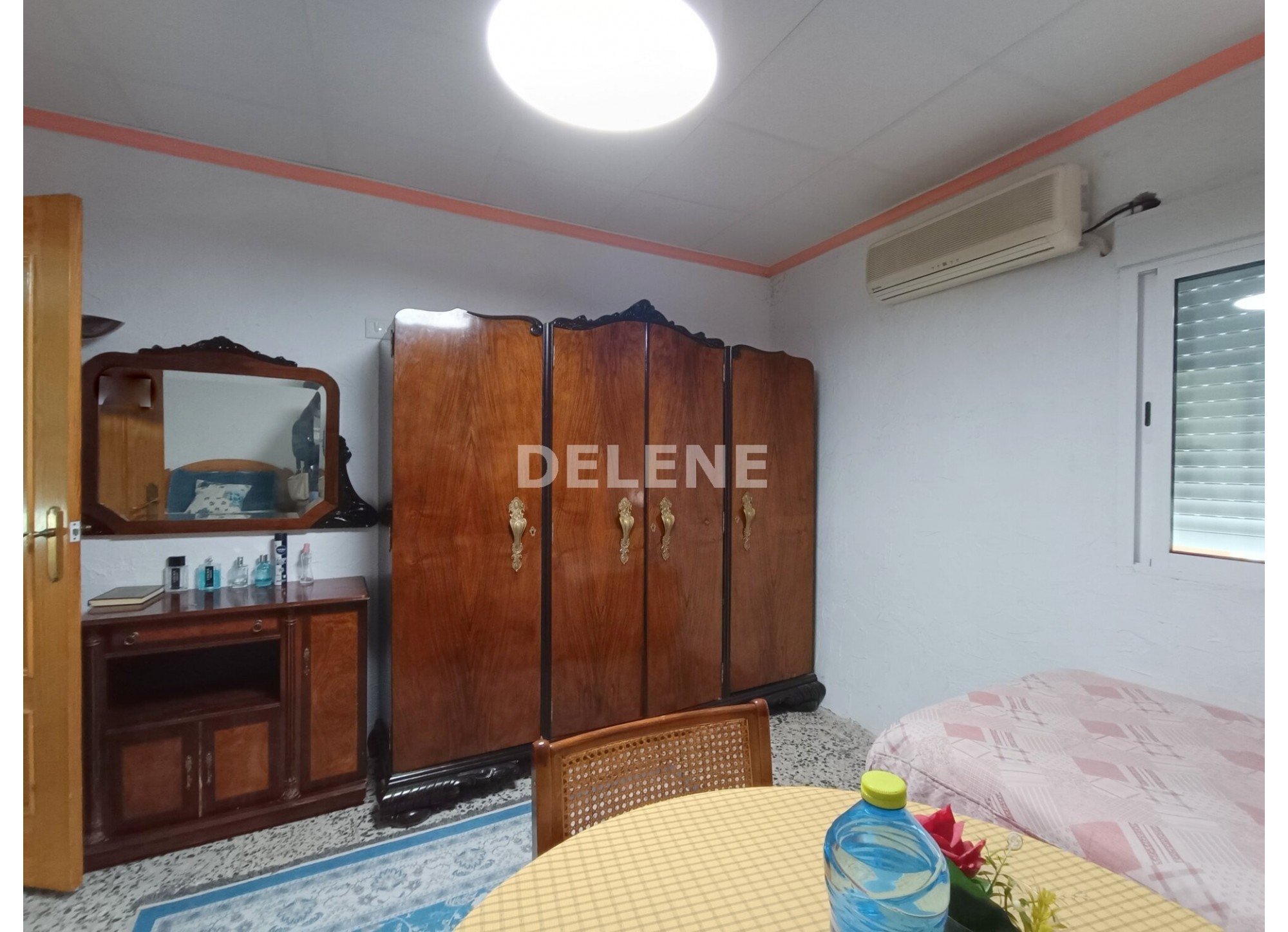 2706 CASA CON TERRAZA Y TRASTERO EN EL BARRIO DEL CARMEN