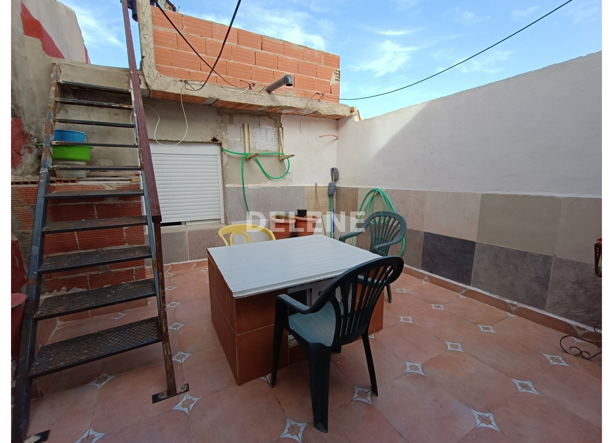 2706 CASA CON TERRAZA Y TRASTERO EN EL BARRIO DEL CARMEN