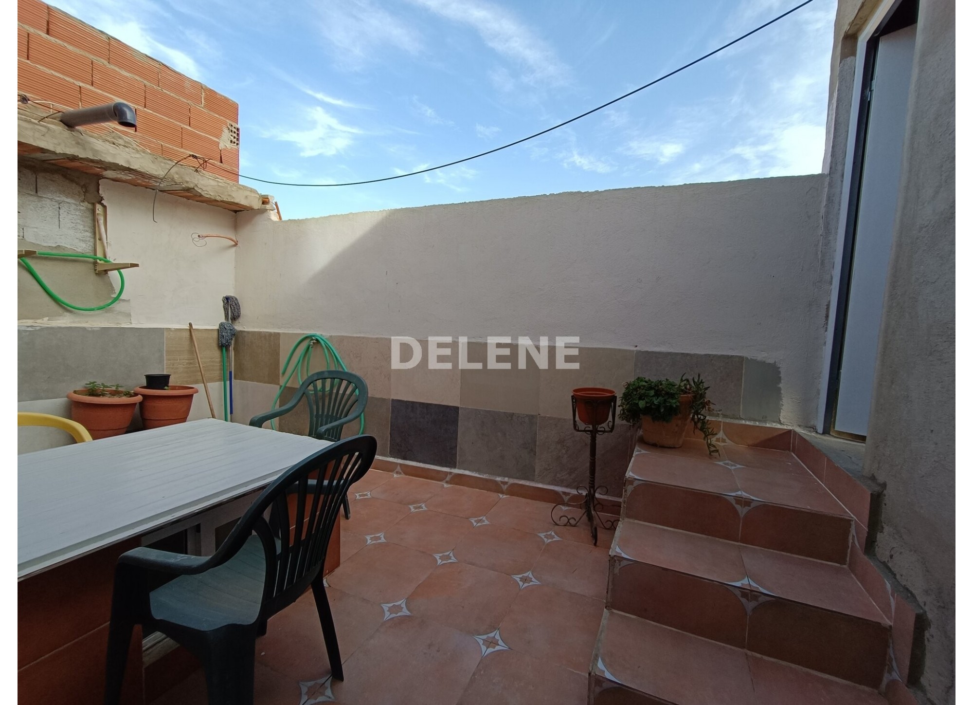 2706 CASA CON TERRAZA Y TRASTERO EN EL BARRIO DEL CARMEN