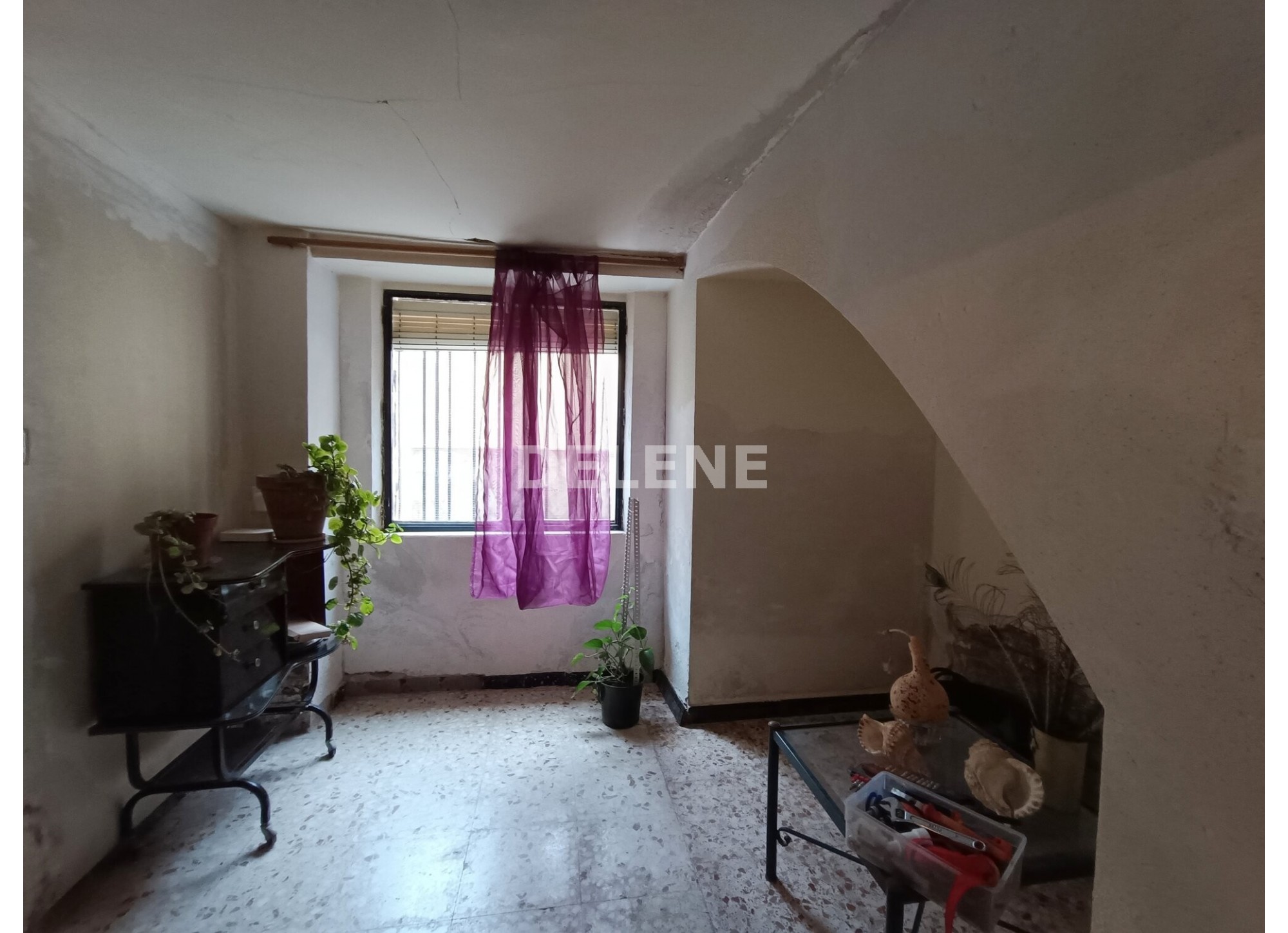 2744 CASA PRÓXIMA A CALLE ERAS