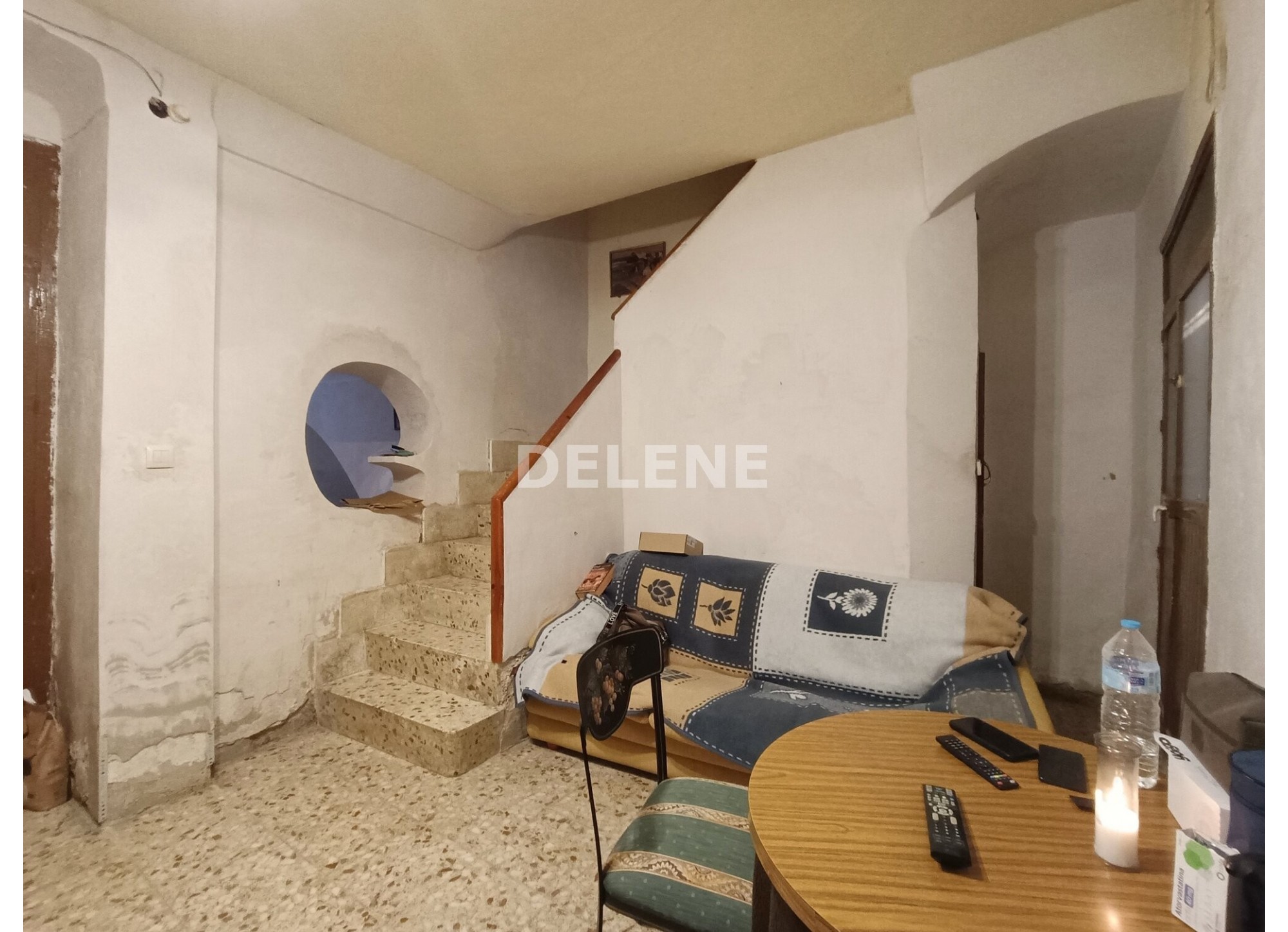 2744 CASA PRÓXIMA A CALLE ERAS