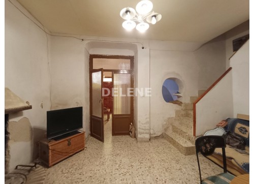 2744 CASA PRÓXIMA A CALLE ERAS