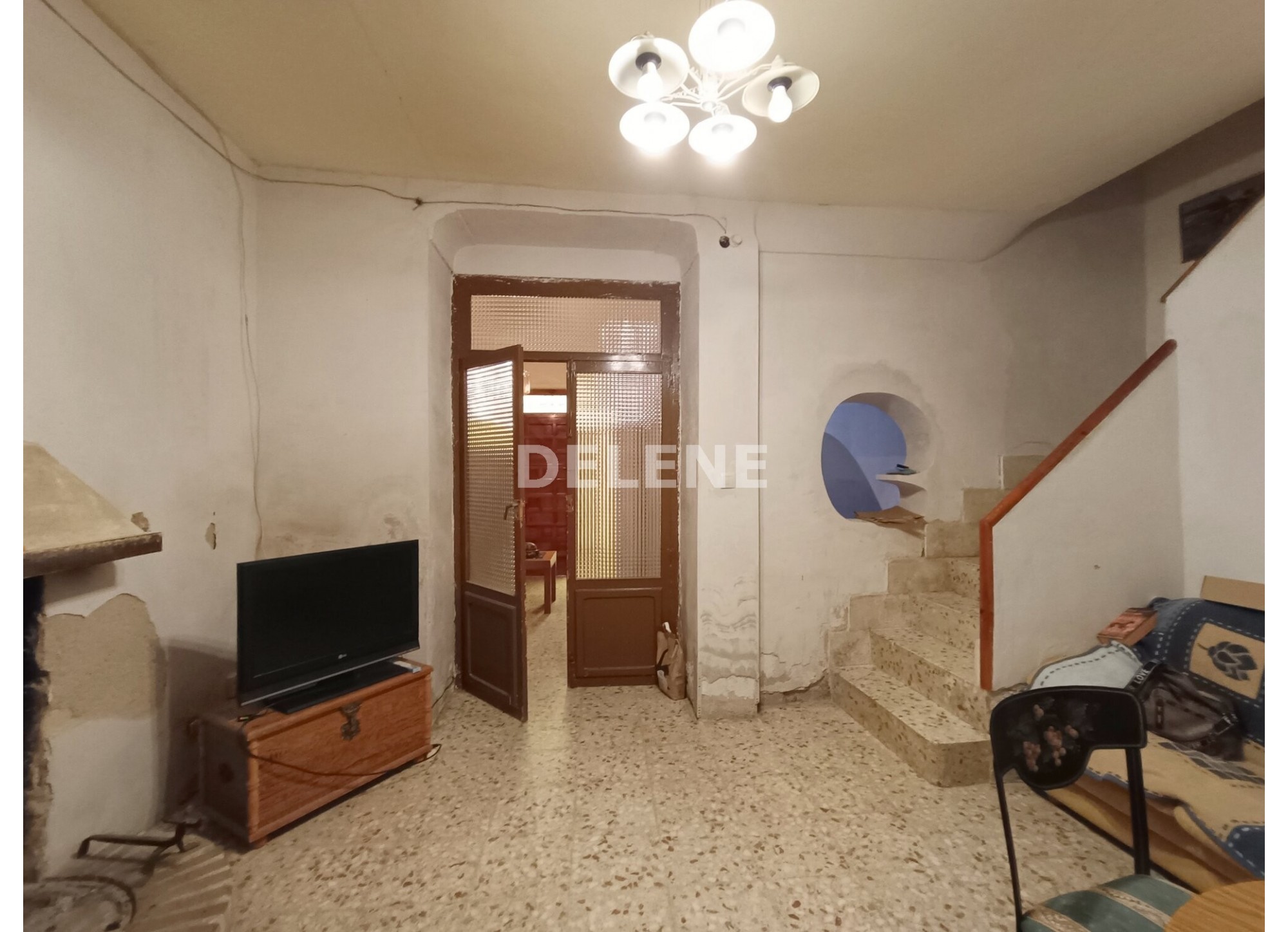 2744 CASA PRÓXIMA A CALLE ERAS